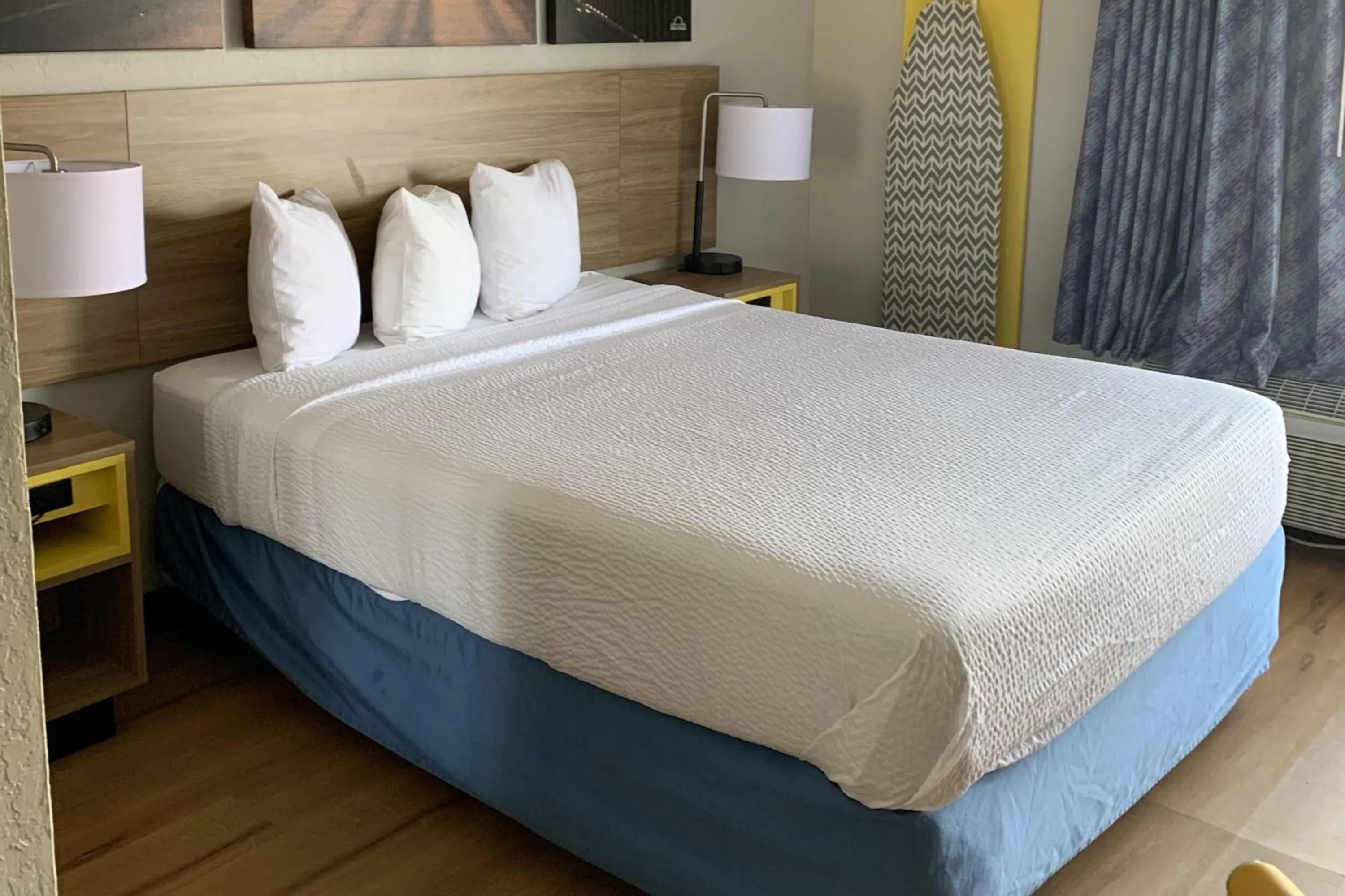 Photo of the whole room, Bed in Days Inn by Wyndham Louisville Airport Fair and Expo Center