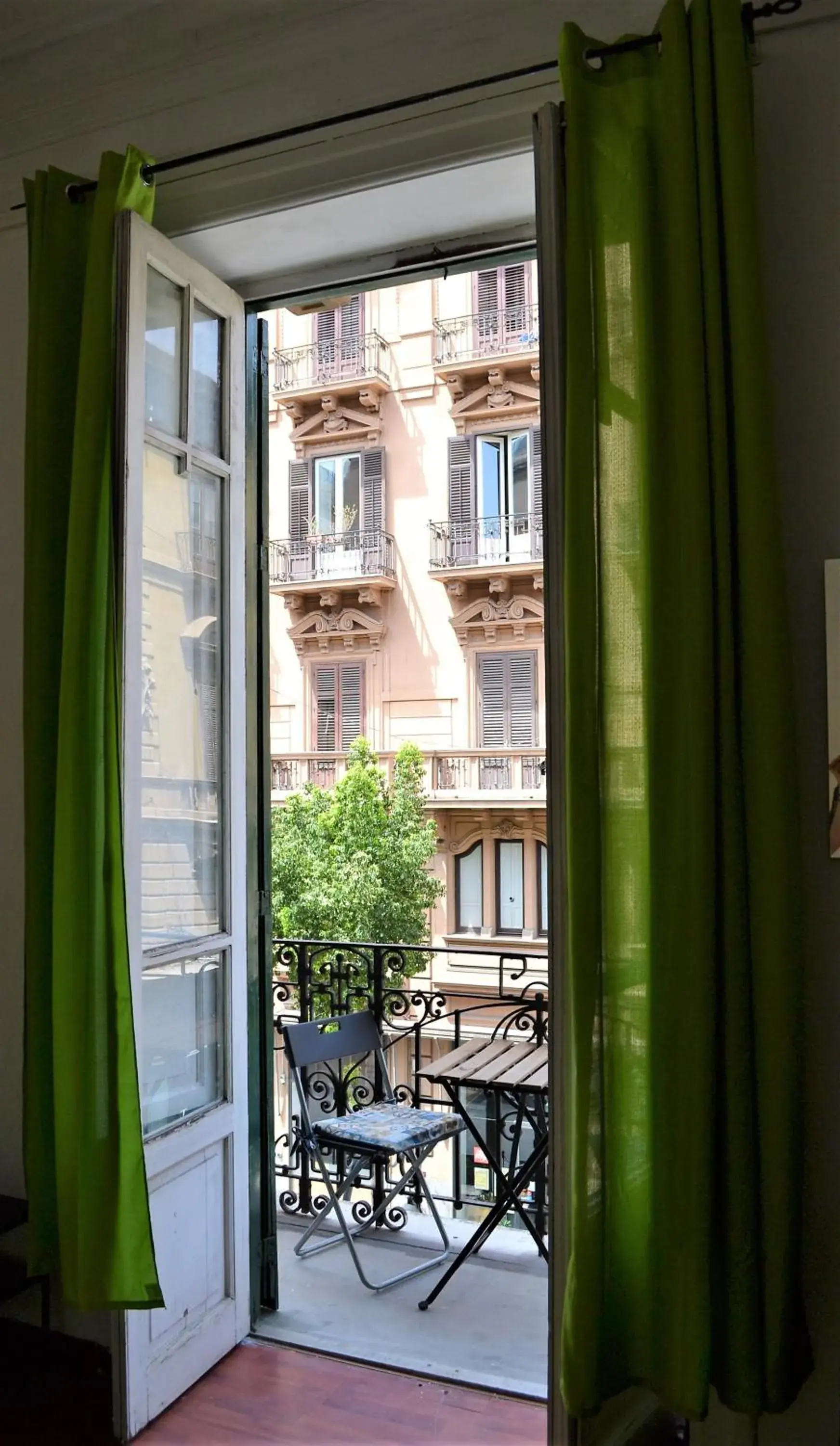 Budget Double Room in Via Zara Budget Double Room in Via Zara