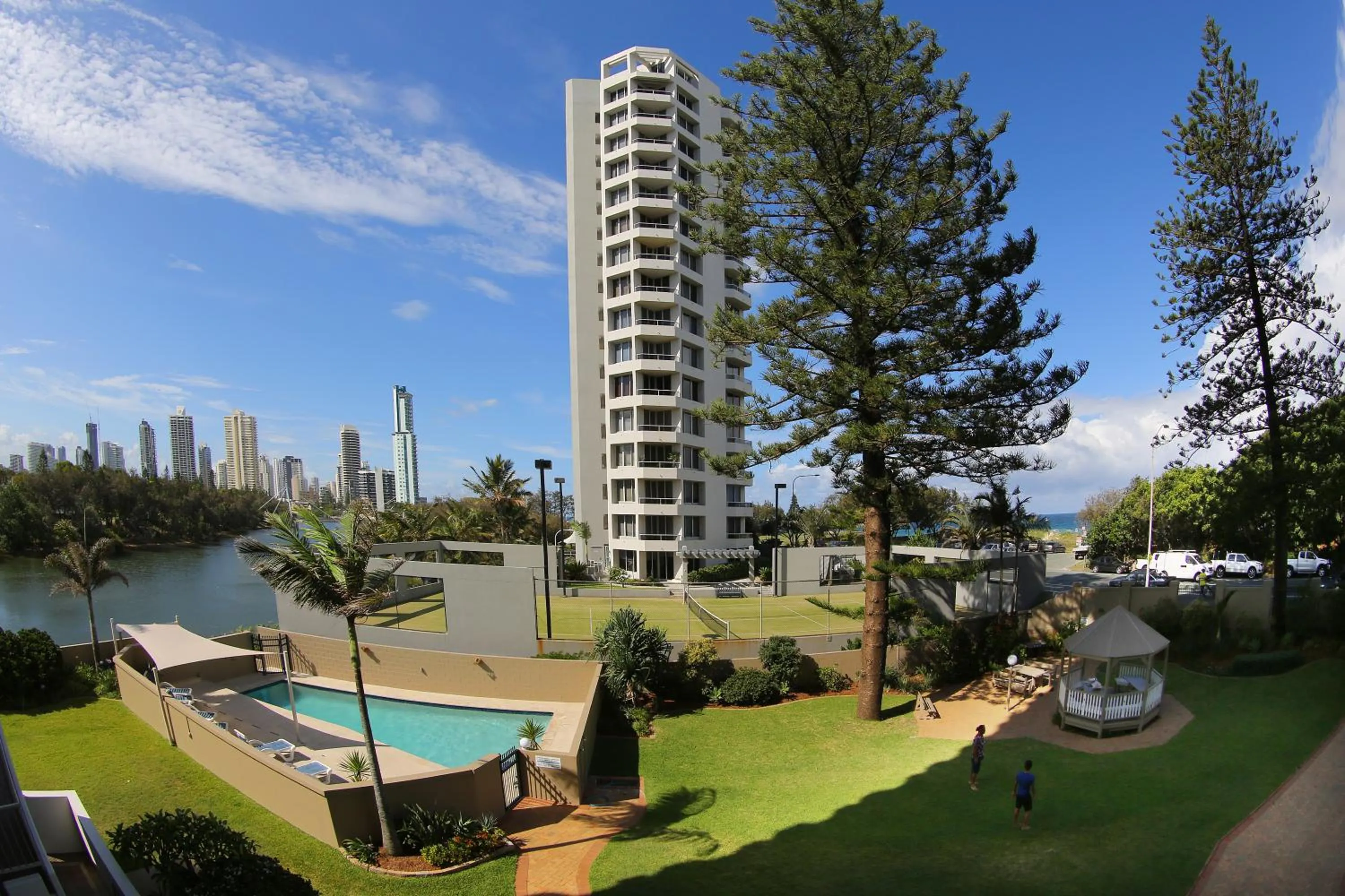 Property building in Narrowneck Court Holiday Apartments