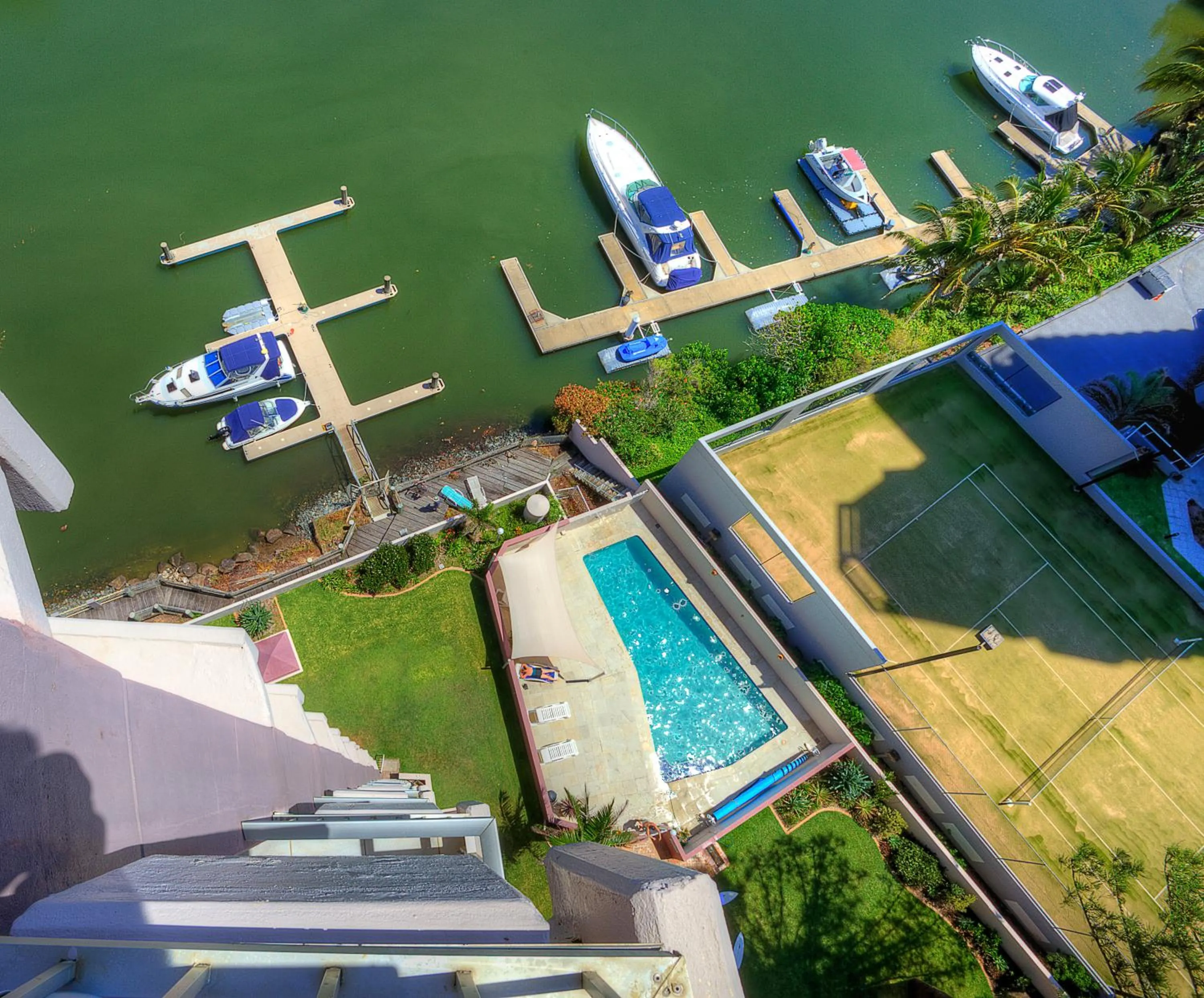 Swimming pool in Narrowneck Court Holiday Apartments