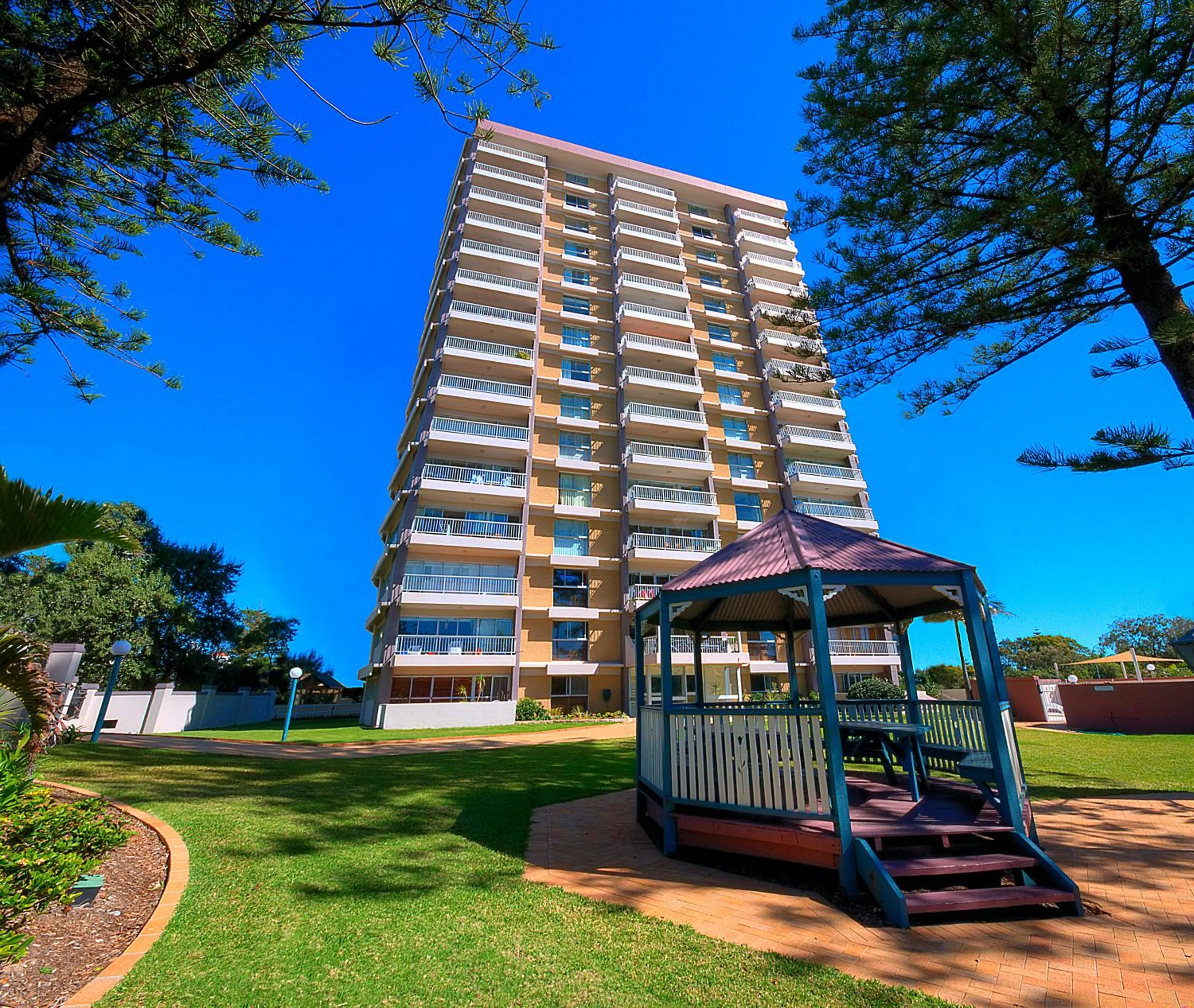 Facade/entrance in Narrowneck Court Holiday Apartments