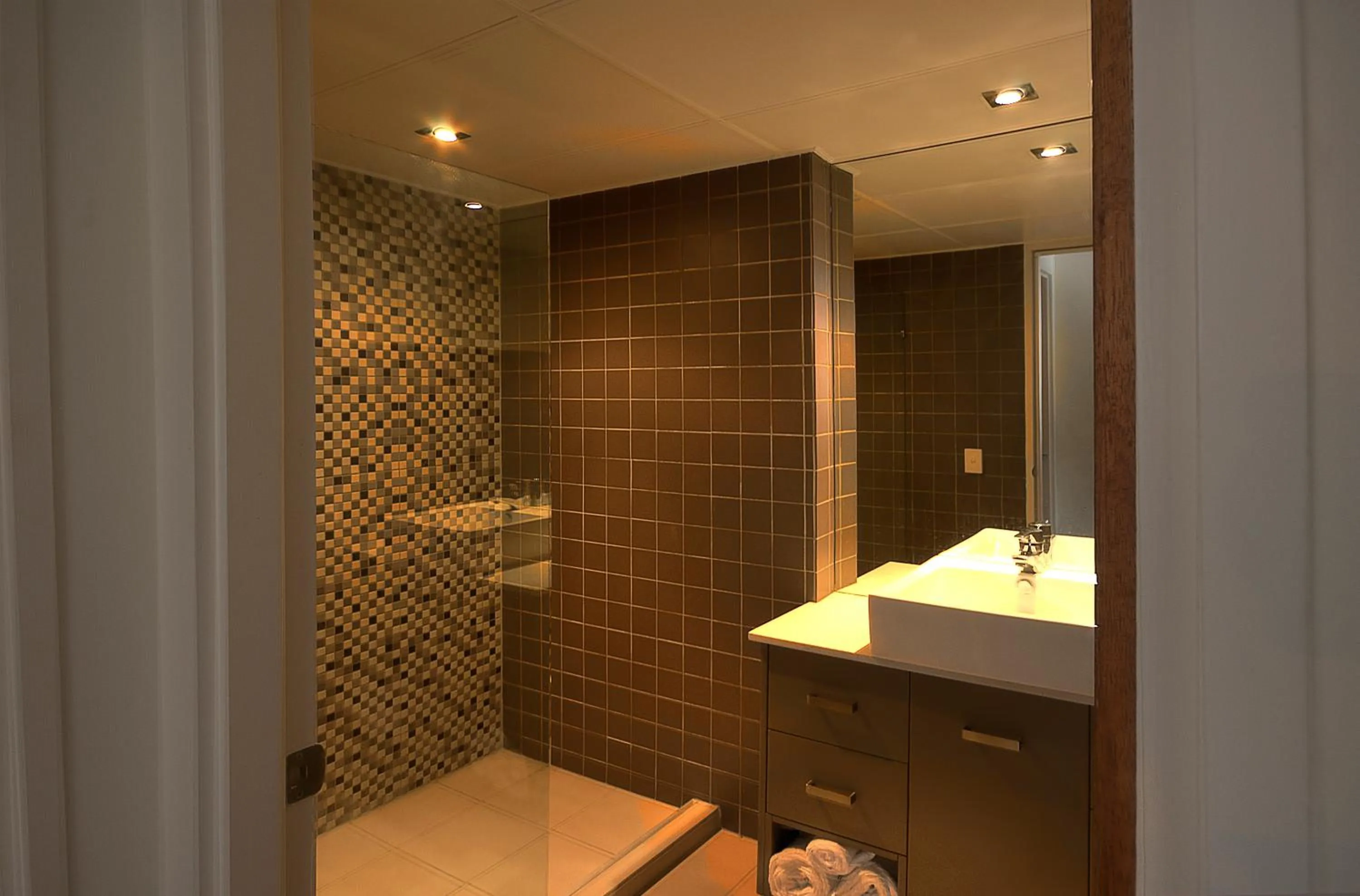 Bathroom in Narrowneck Court Holiday Apartments