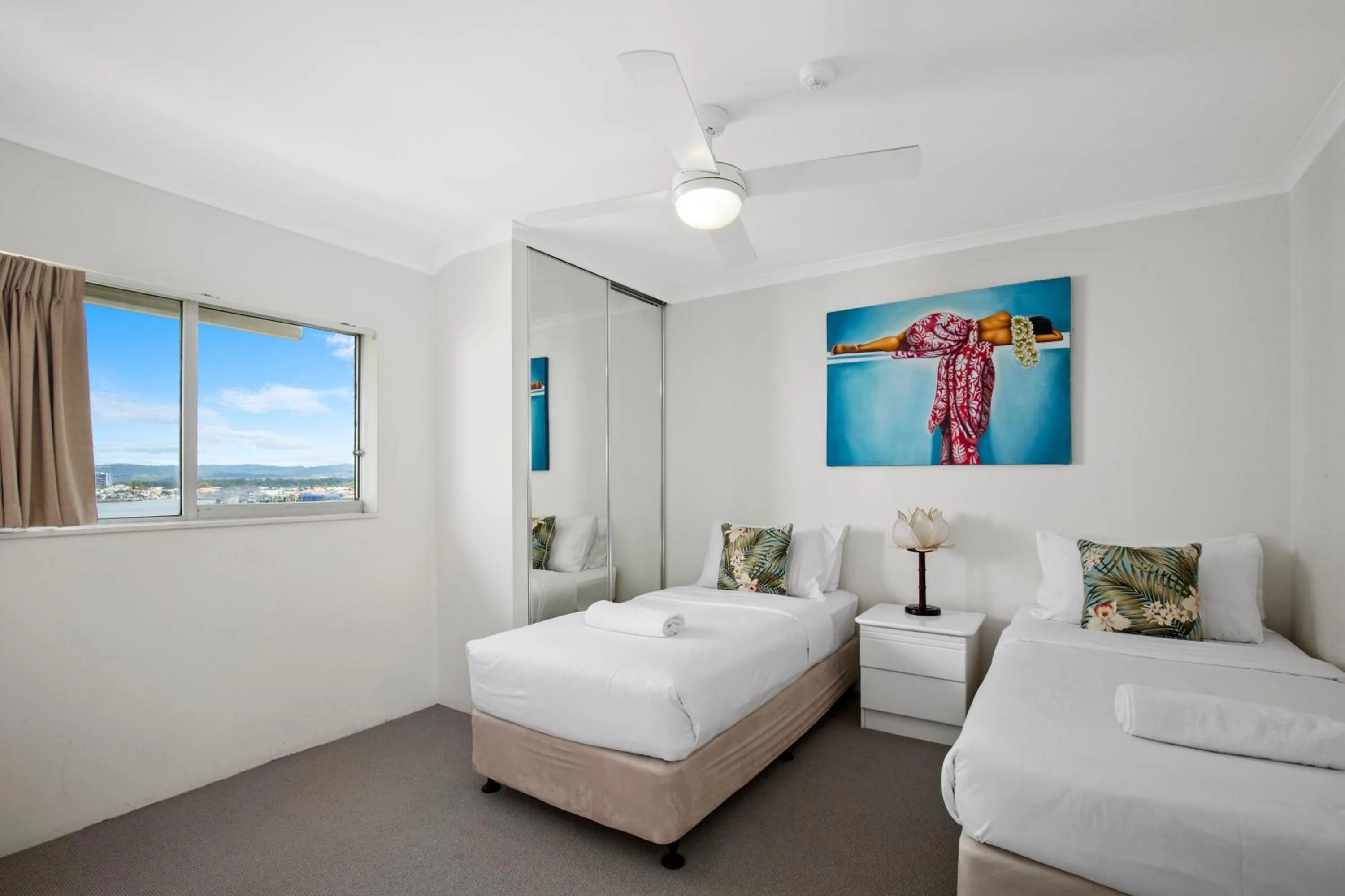 Bed in Narrowneck Court Holiday Apartments