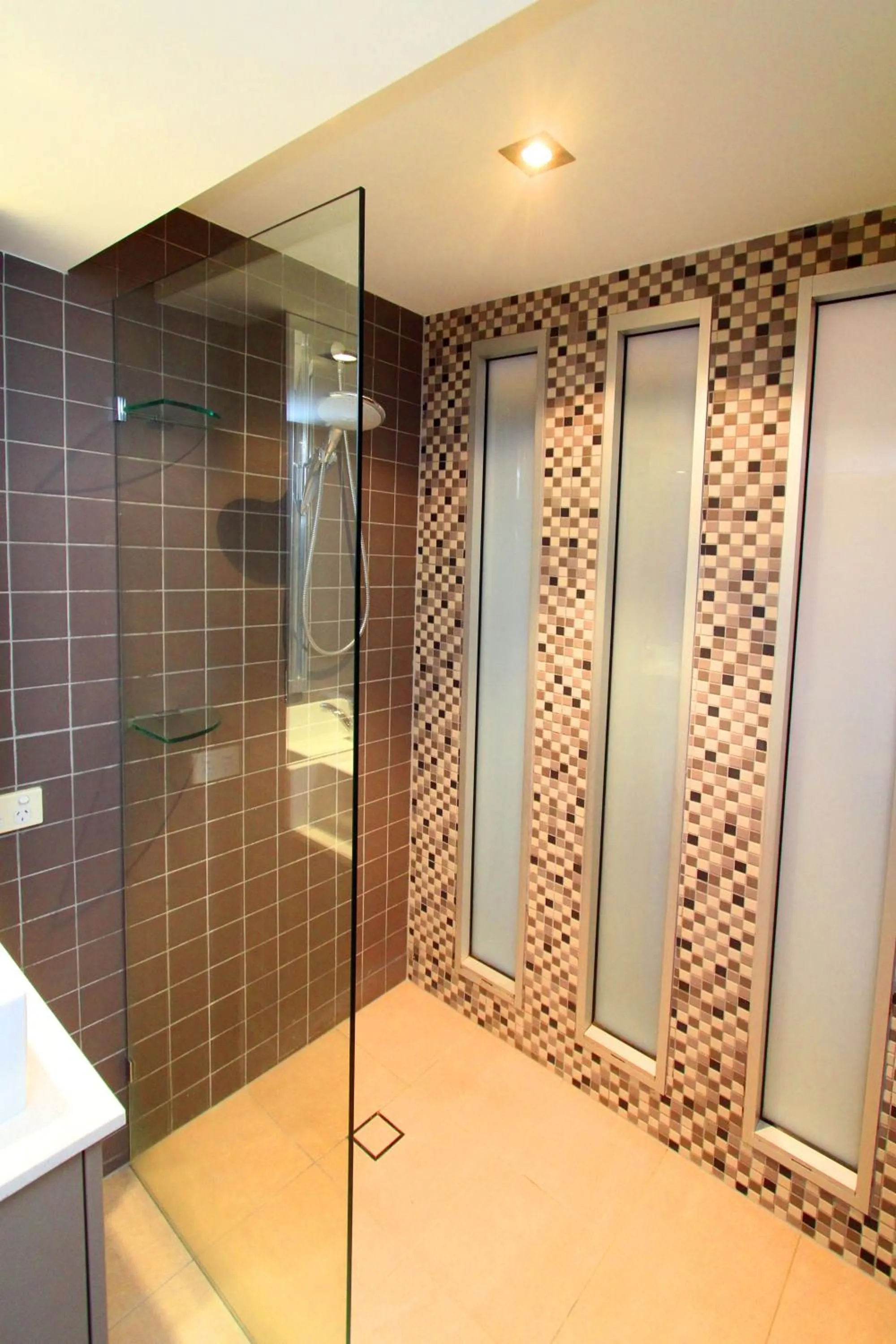 Shower in Narrowneck Court Holiday Apartments