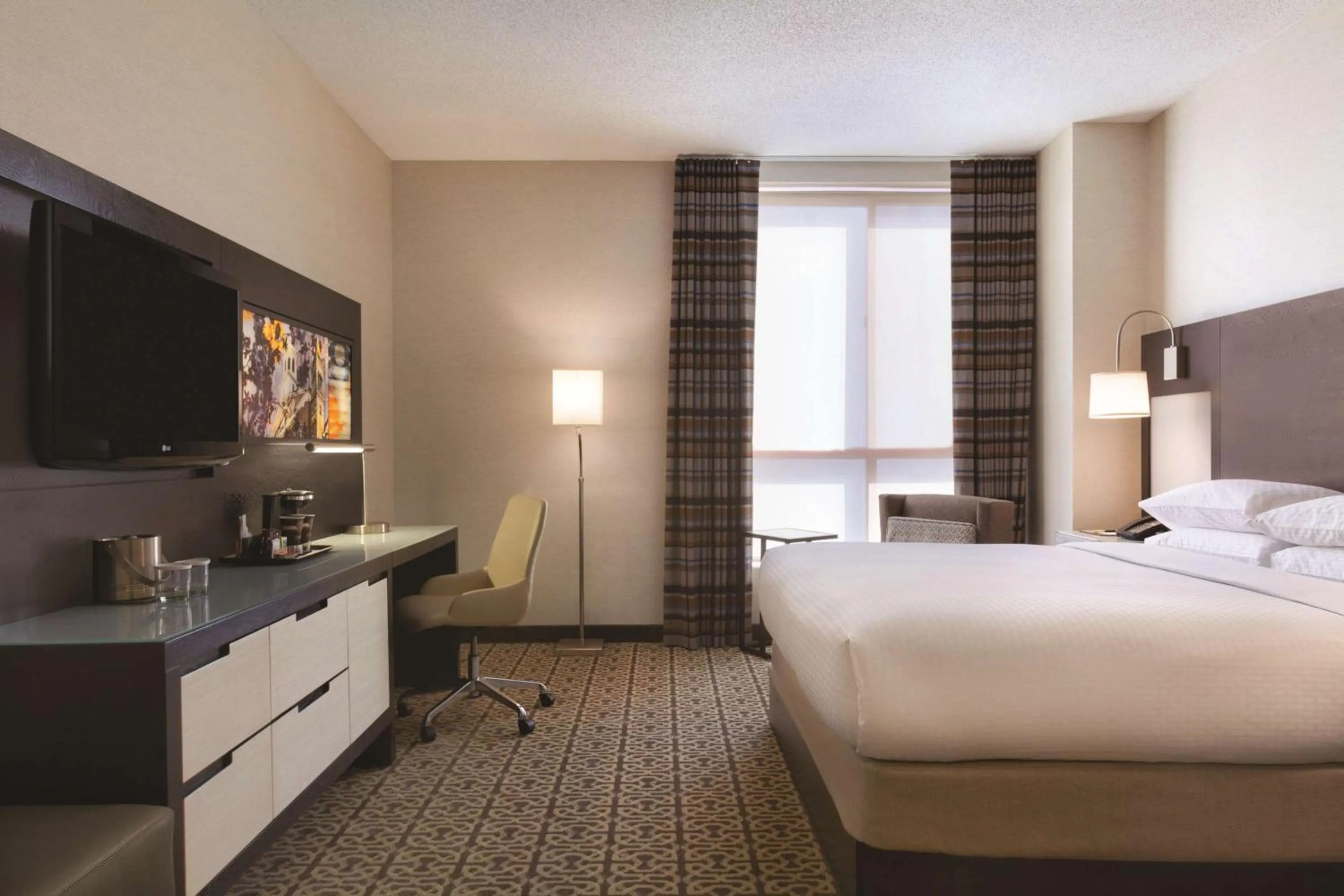 Bedroom, Bed in DoubleTree by Hilton Hotel Boston - Downtown