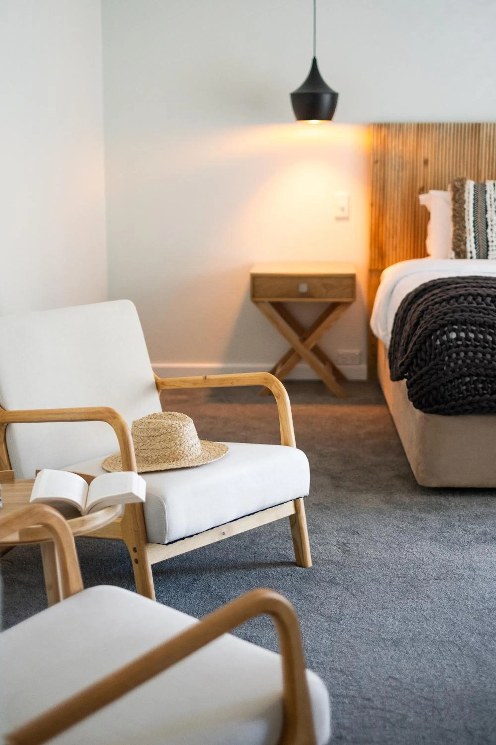 Seating area, Bed in Chimes Spa Retreat