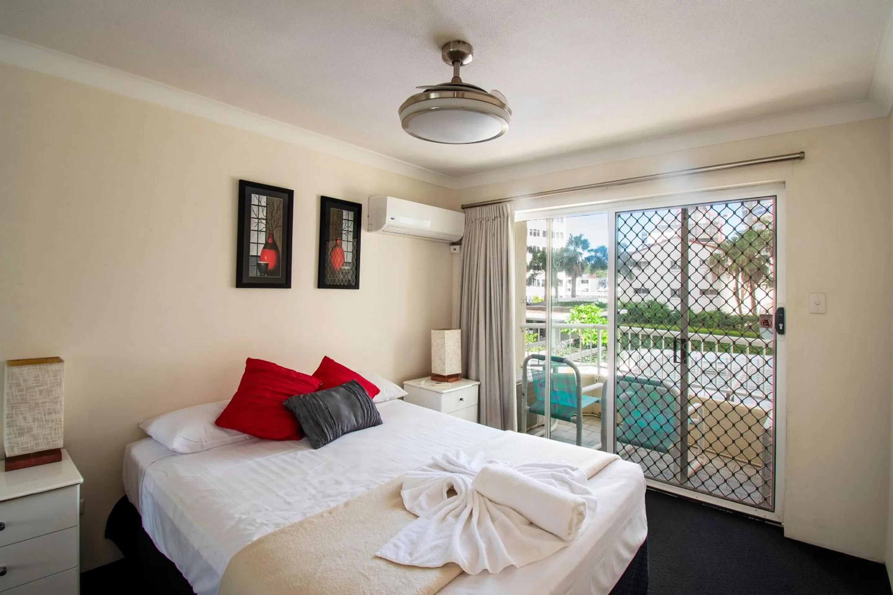 Bedroom, Bed in Key Largo Holiday Apartments