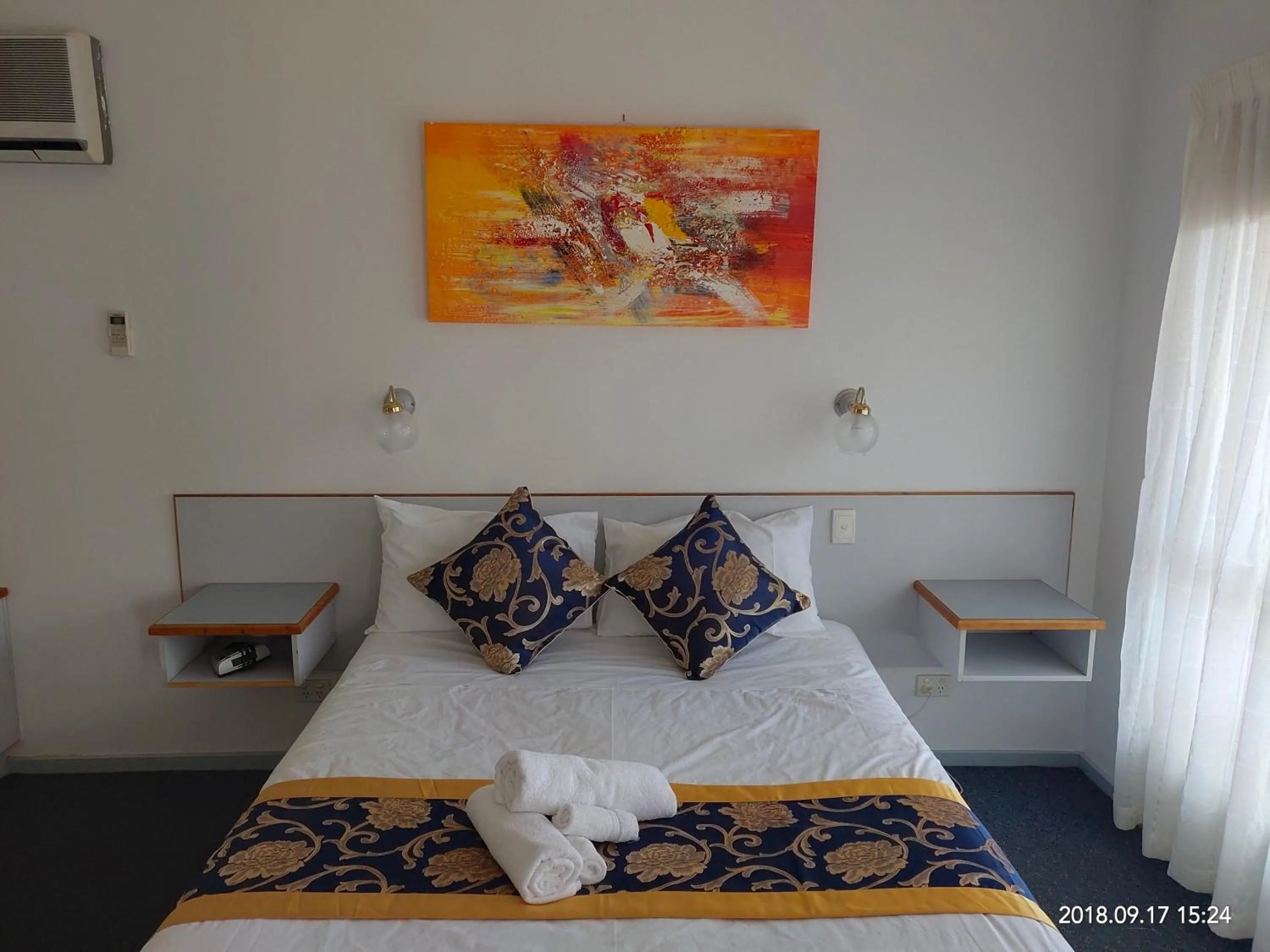 Bed in Coachman Motel and Holiday Units