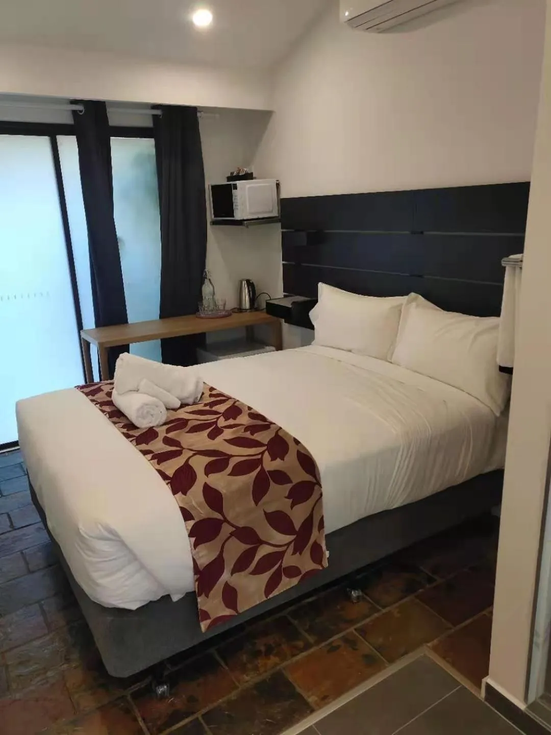 Bed in Coachman Motel and Holiday Units