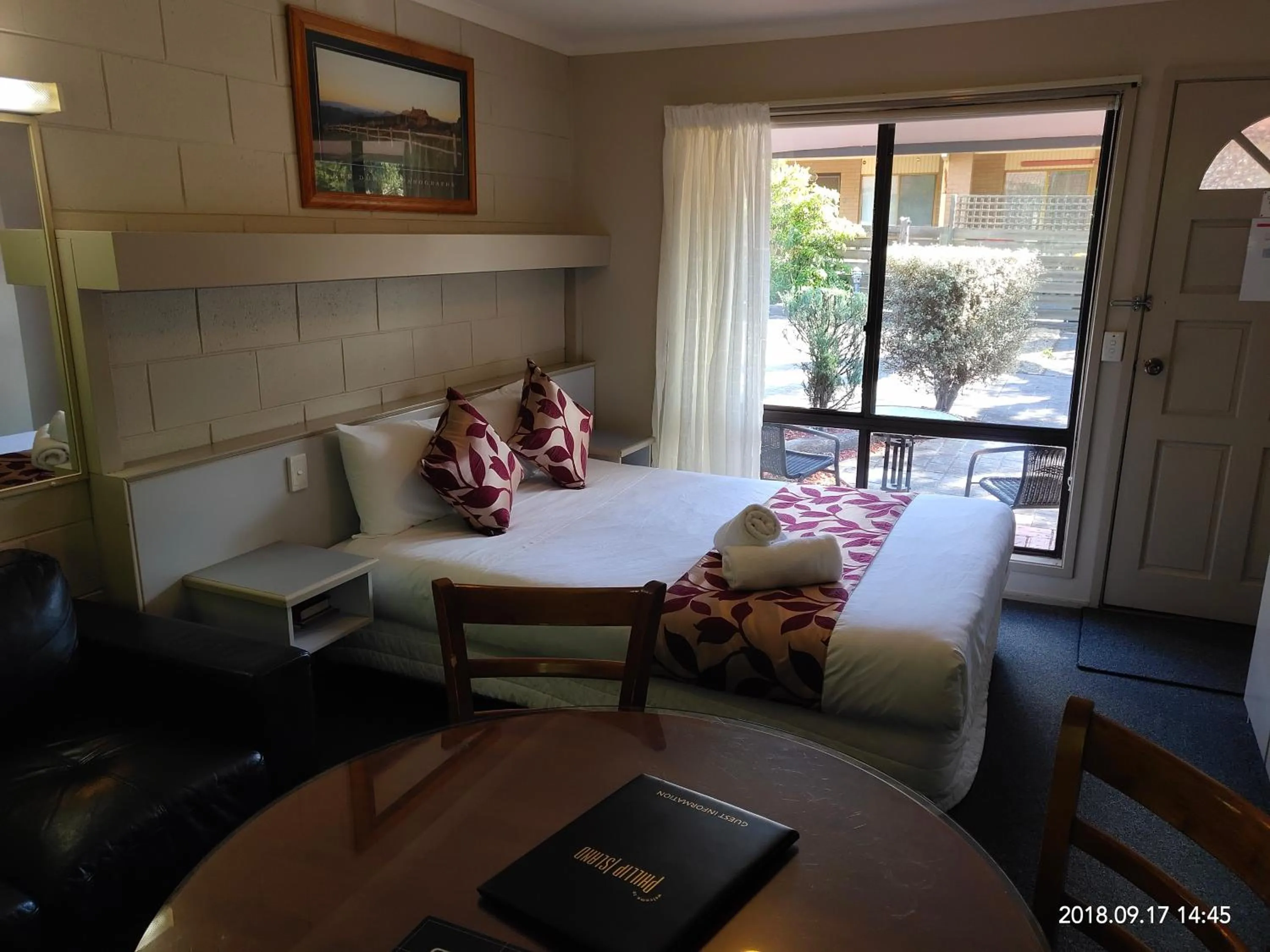 Bed in Coachman Motel and Holiday Units