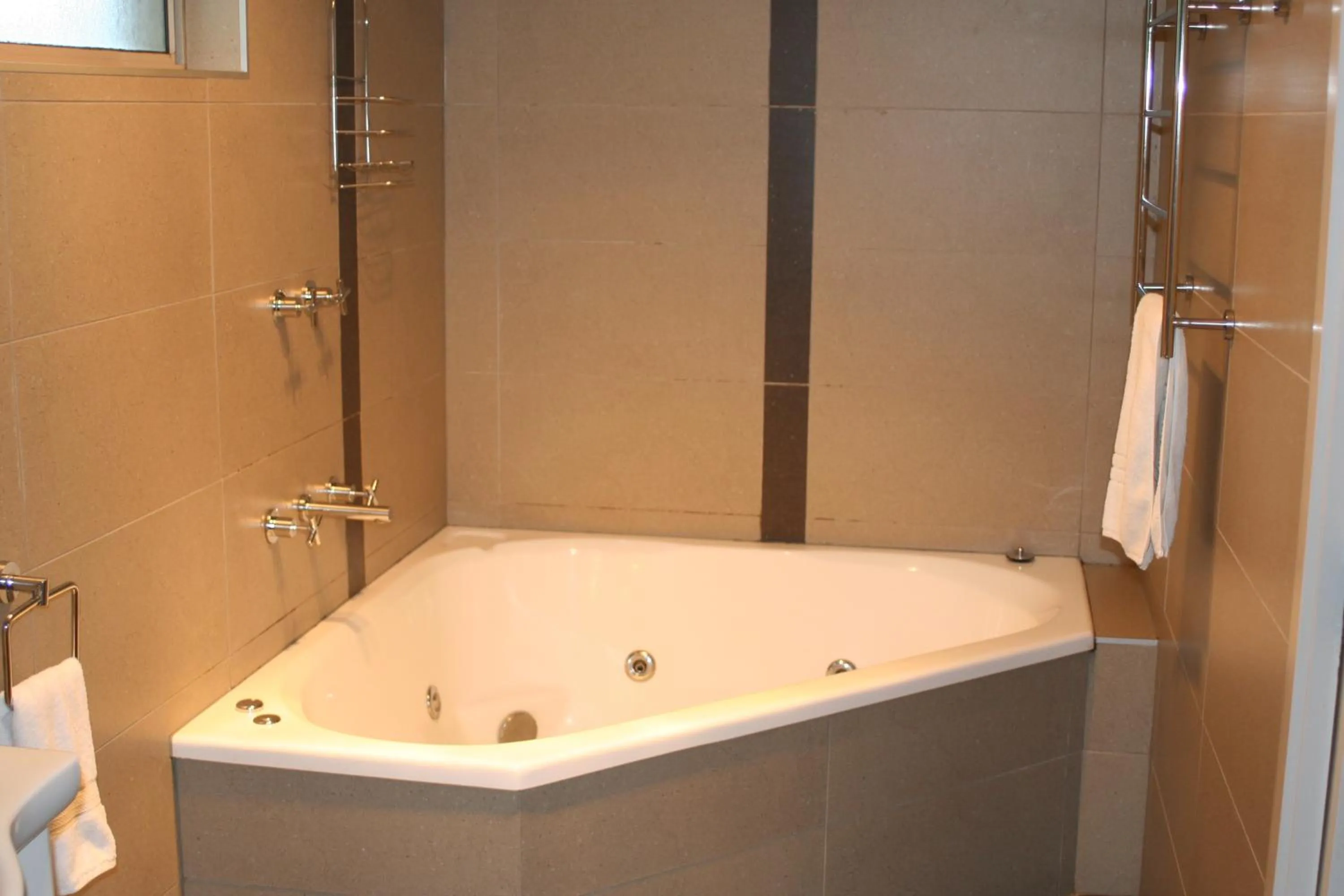 Bathroom in Coachman Motel and Holiday Units