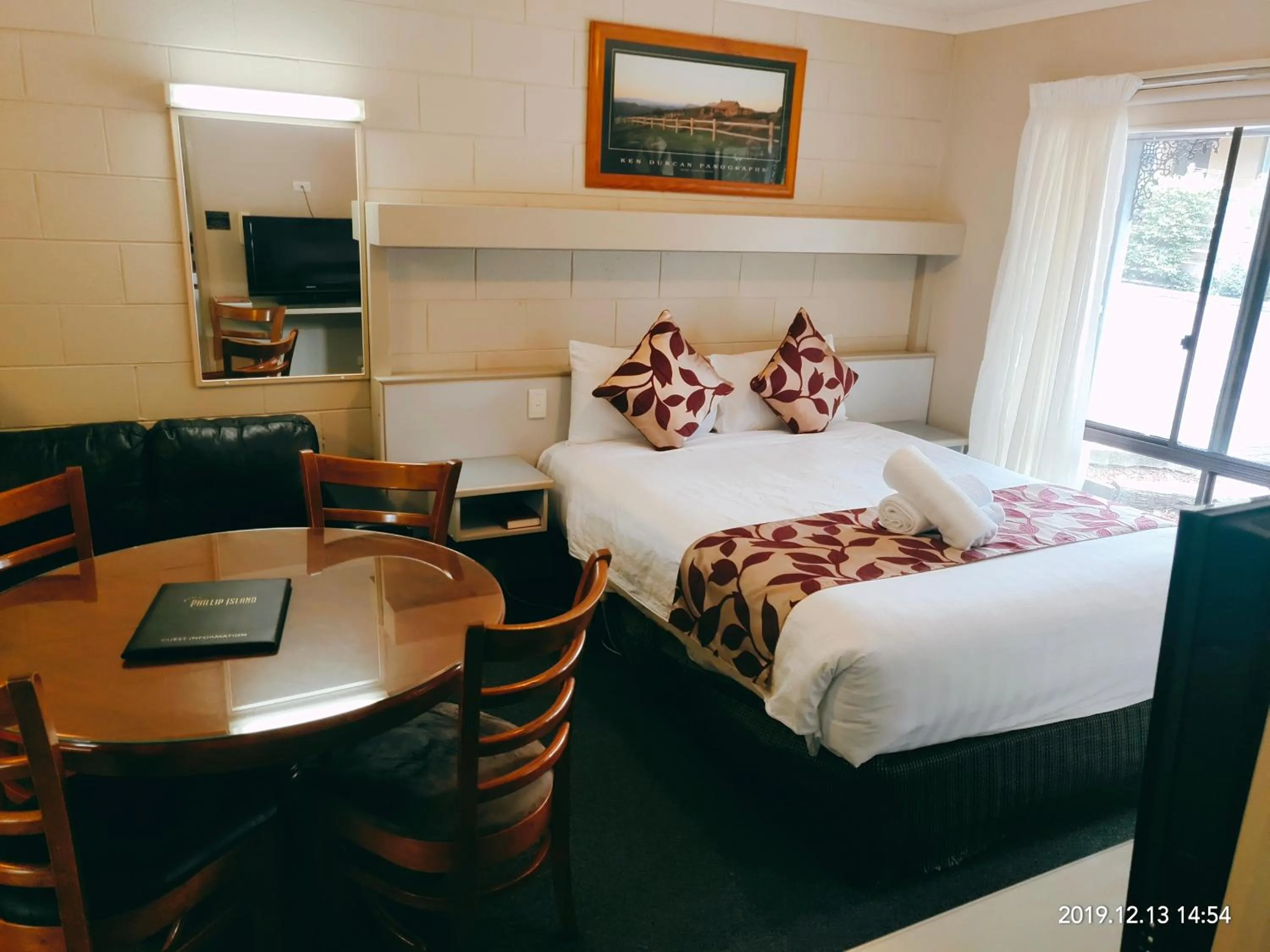 Bed in Coachman Motel and Holiday Units