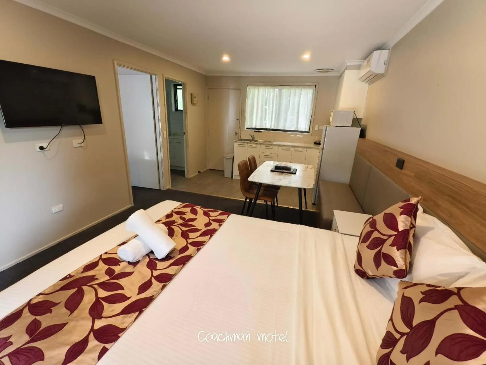 Bed in Coachman Motel and Holiday Units