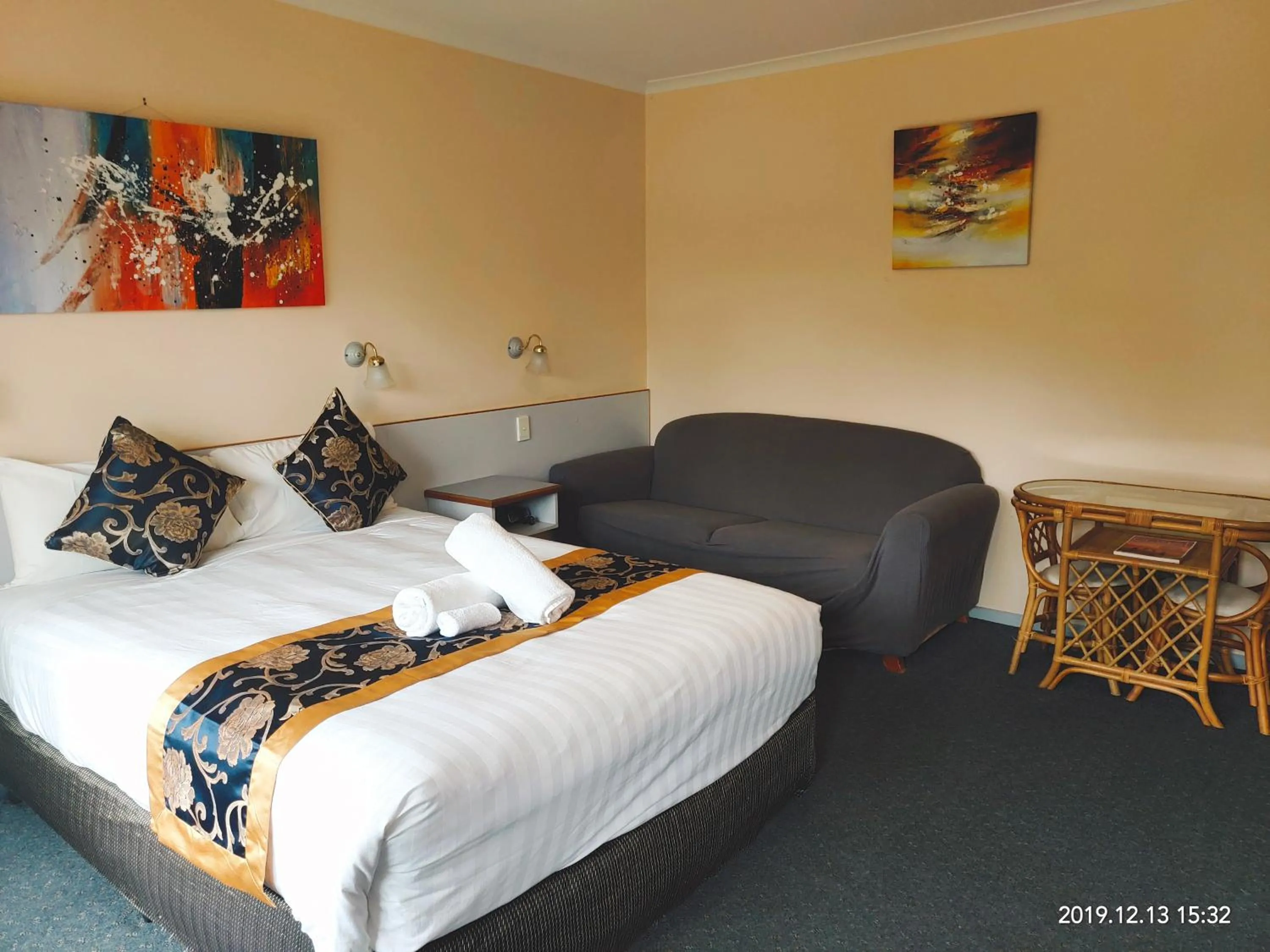 Bed in Coachman Motel and Holiday Units