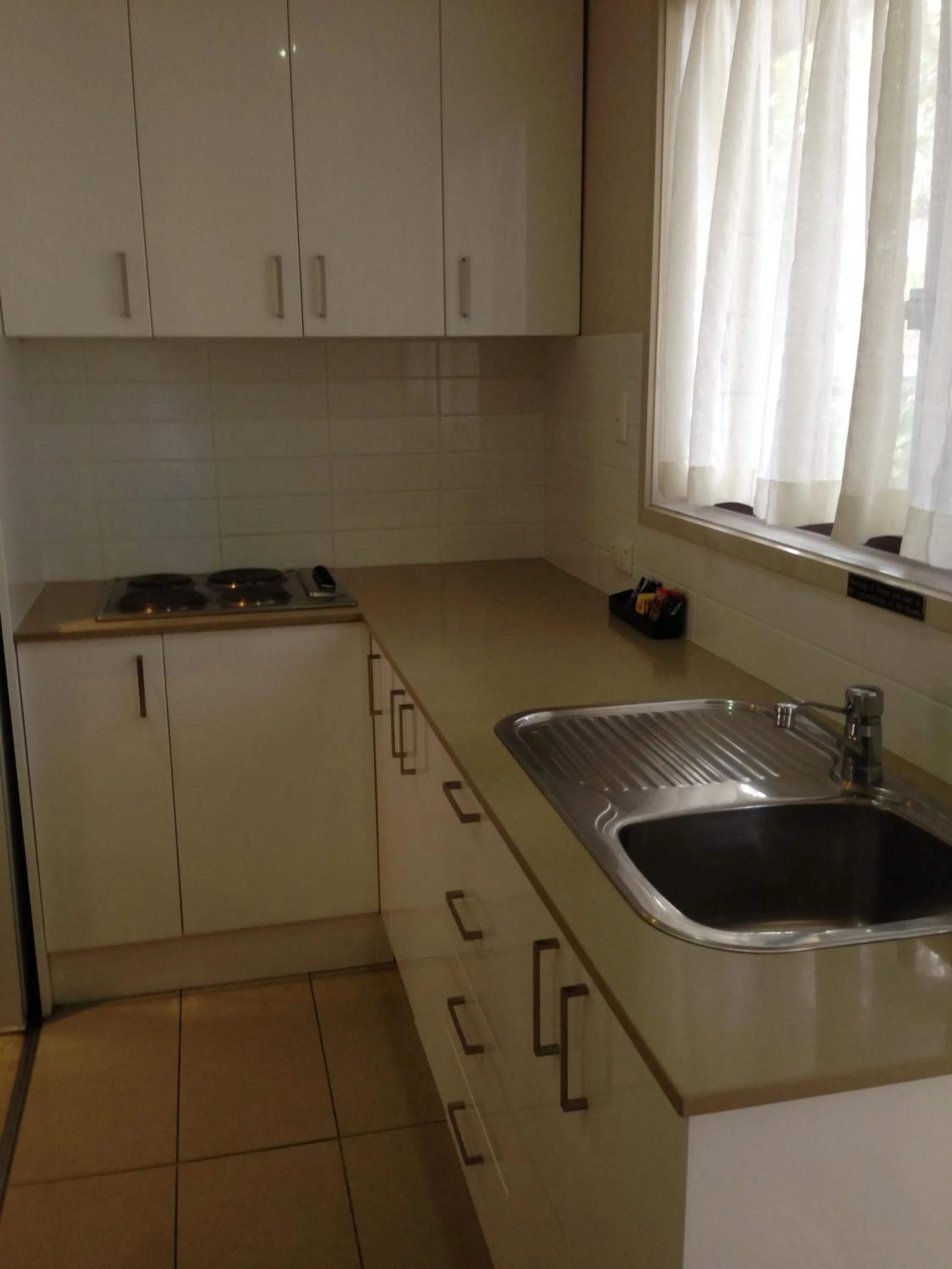 Kitchen or kitchenette in Coachman Motel and Holiday Units