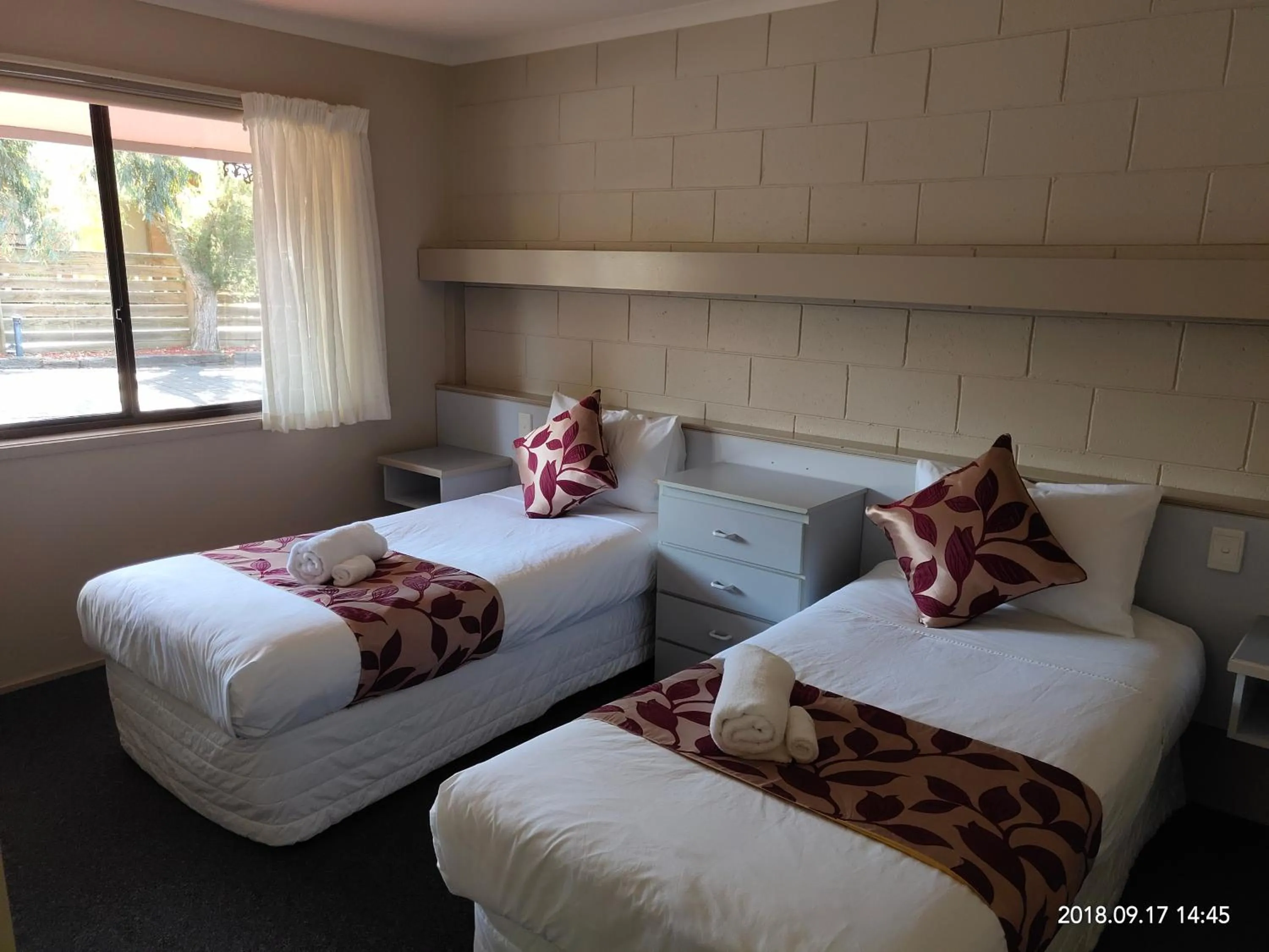 Bed in Coachman Motel and Holiday Units