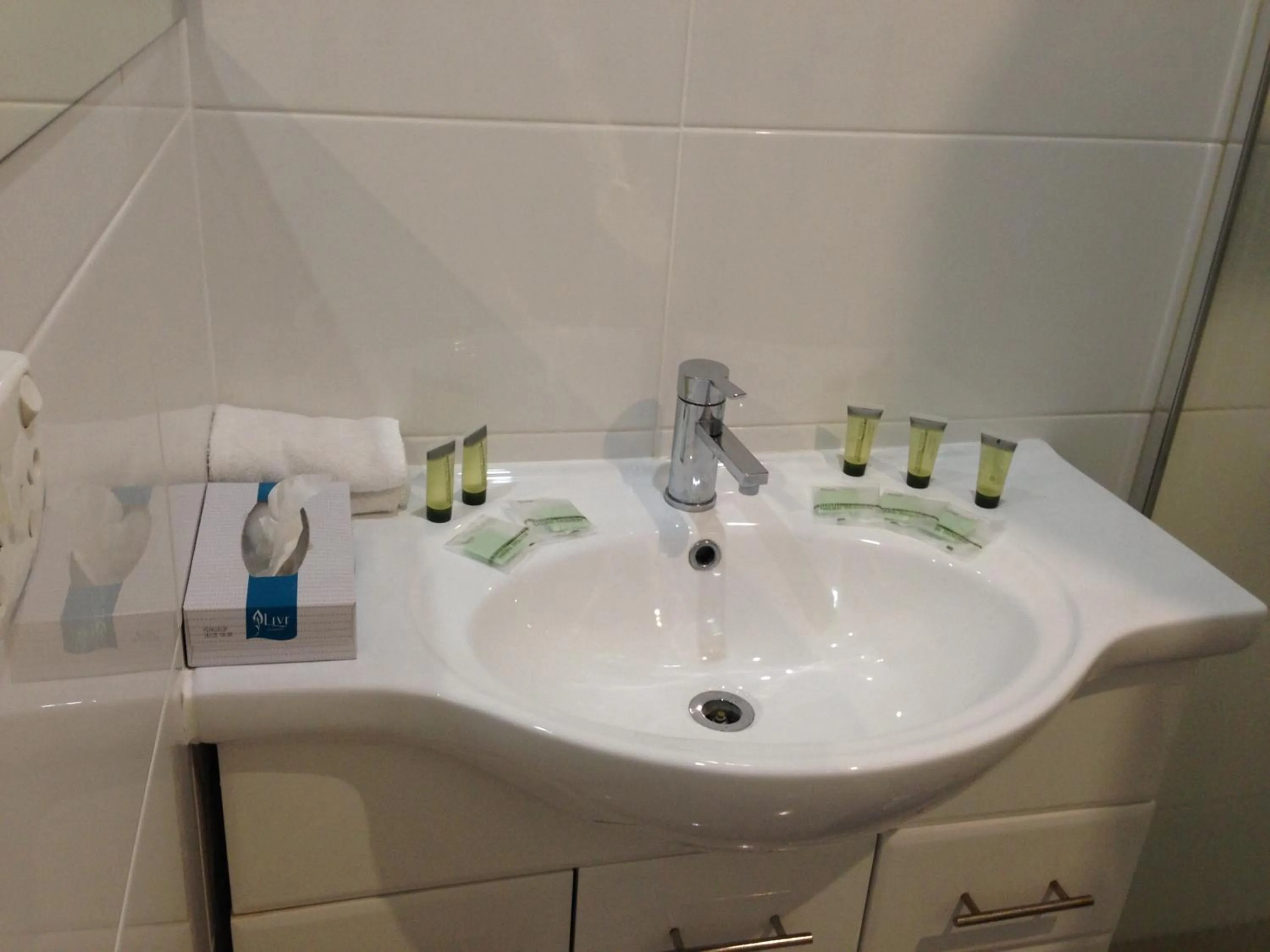 Bathroom in Coachman Motel and Holiday Units