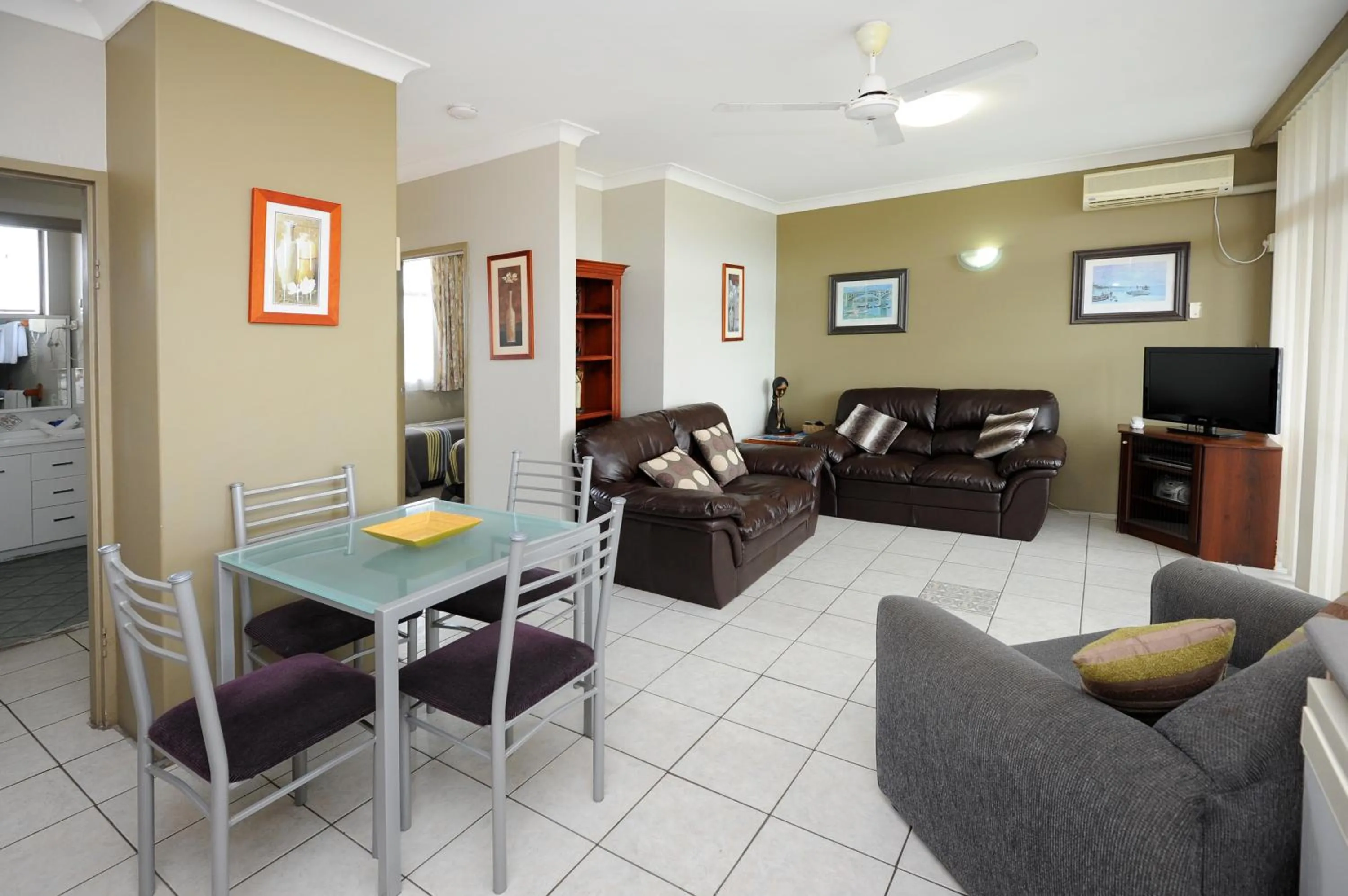 Living room in The Tahitian