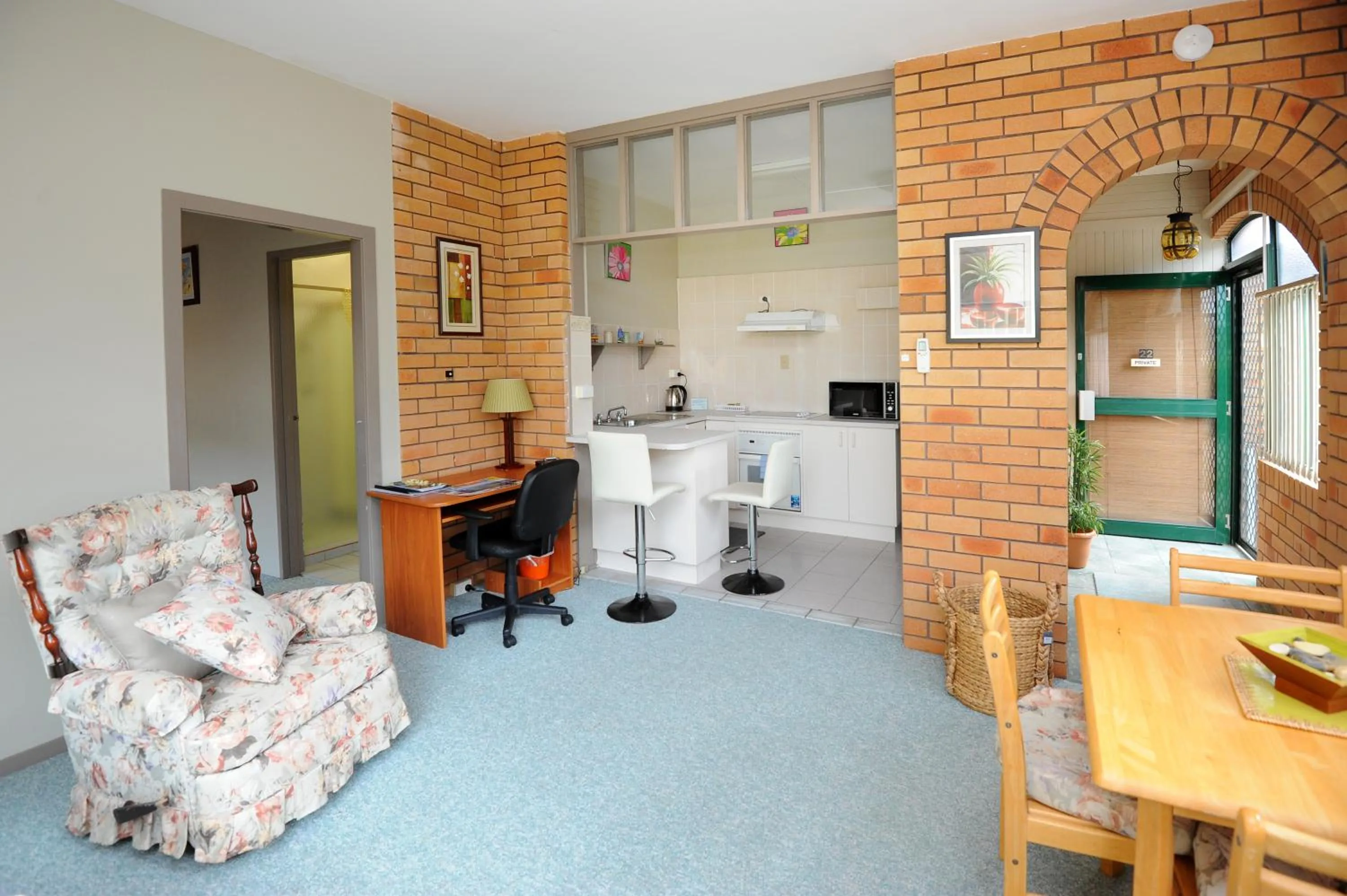 Photo of the whole room in The Tahitian