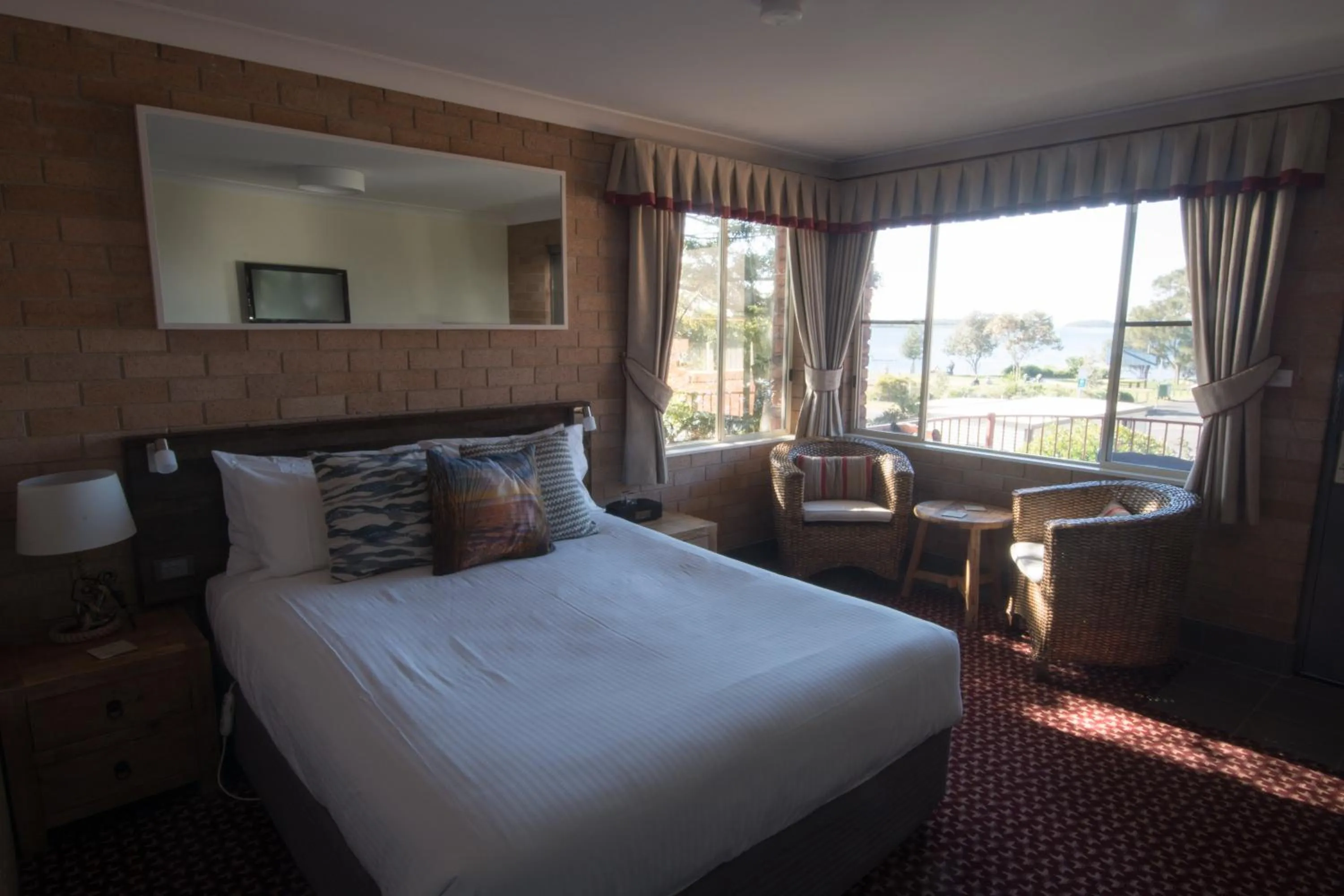 Photo of the whole room, Bed in Anchor Bay Motel