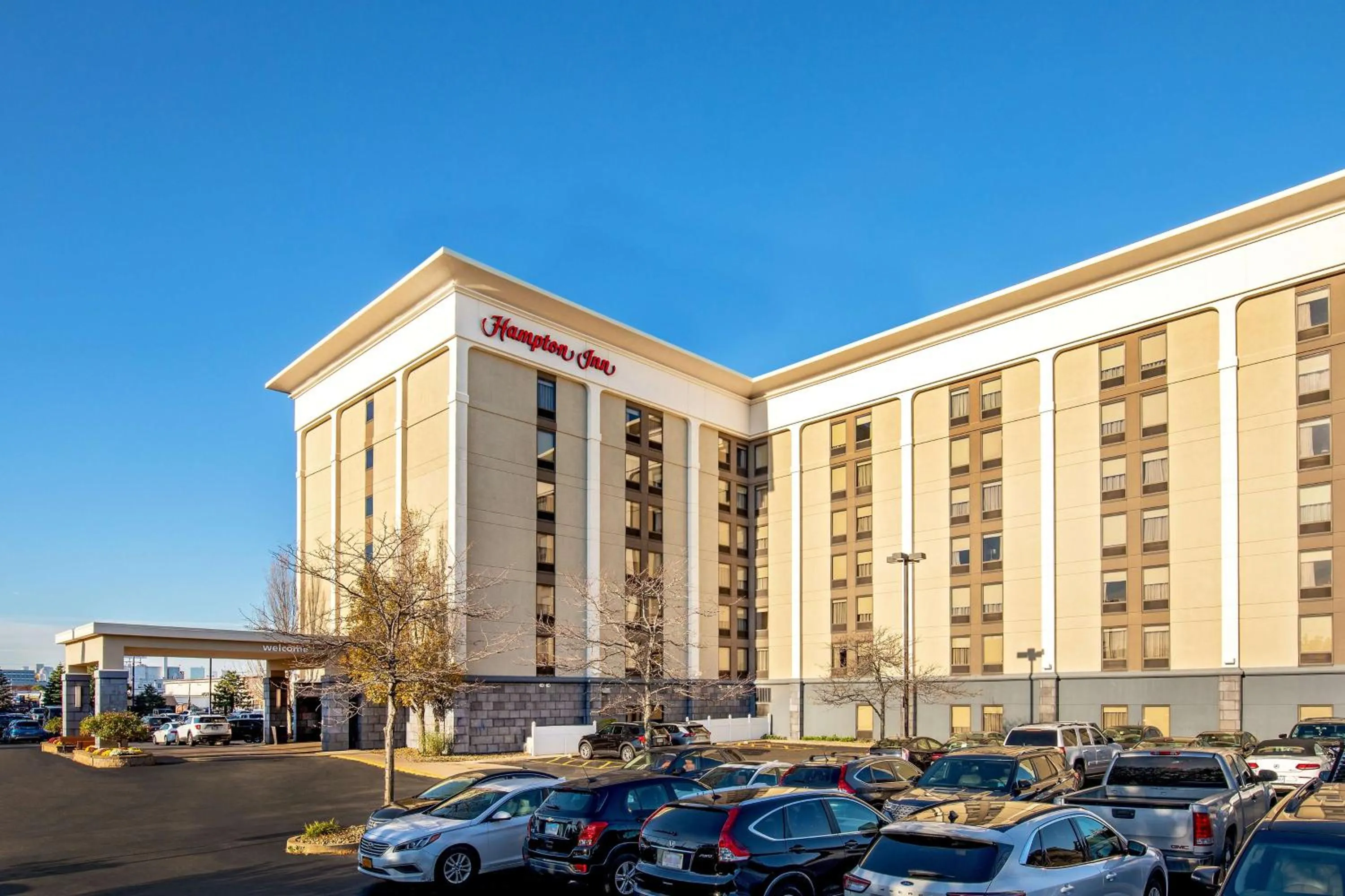 Property building in Hampton Inn Boston Logan Airport