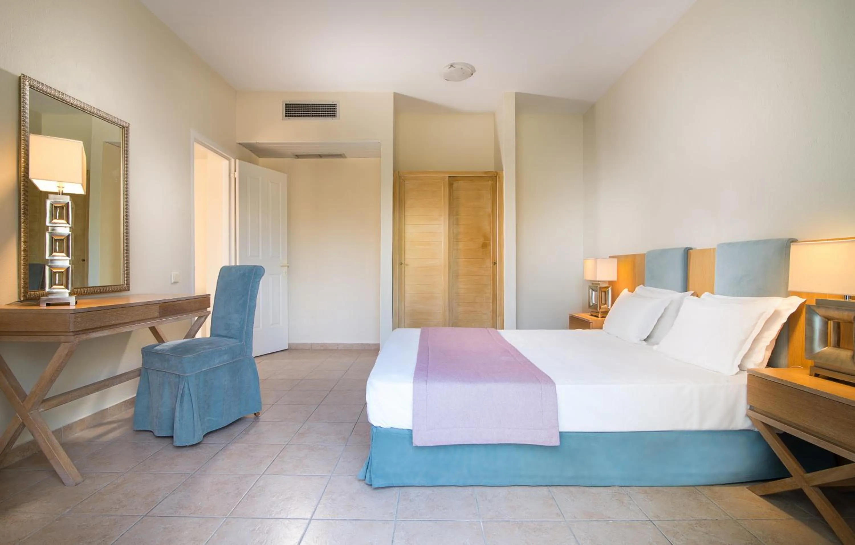 Bedroom, Bed in Alkion Hotel