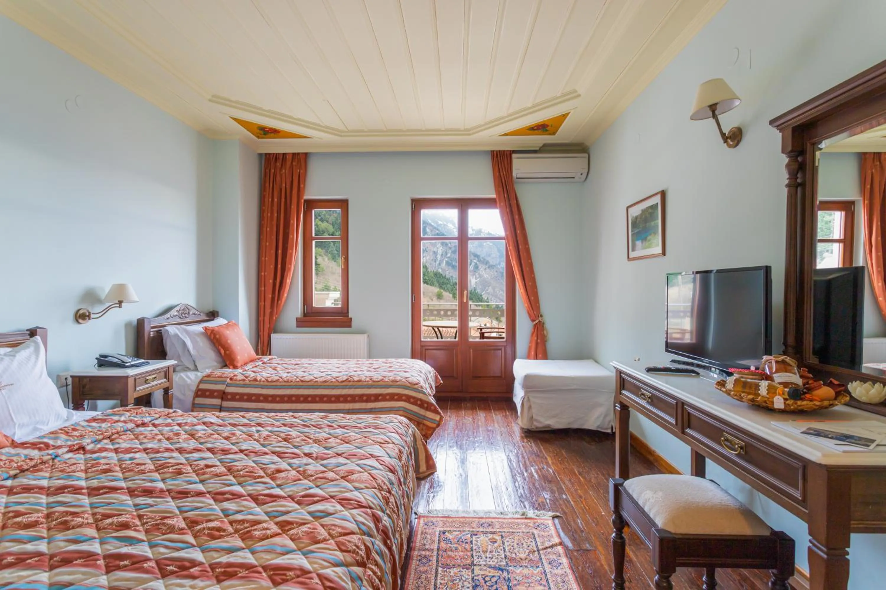 Photo of the whole room, Bed in Konitsa Mountain Hotel