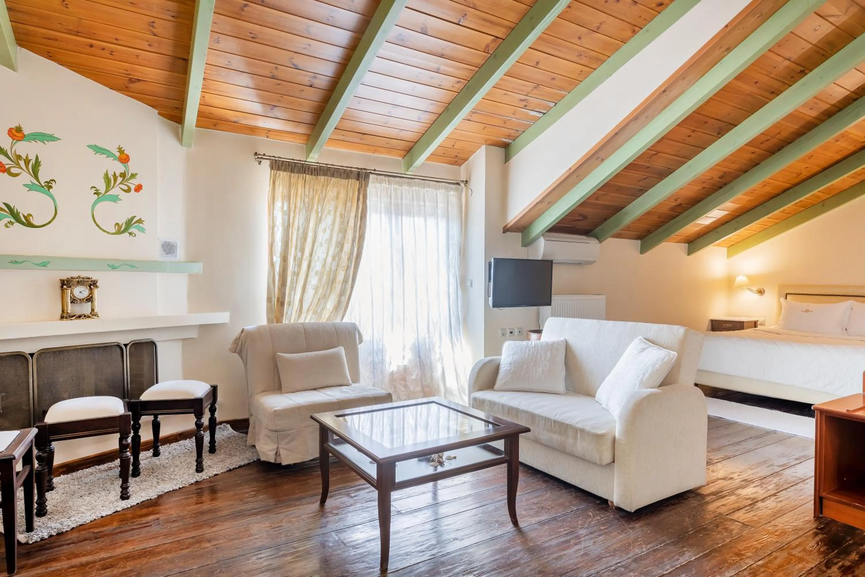 Living room in Konitsa Mountain Hotel