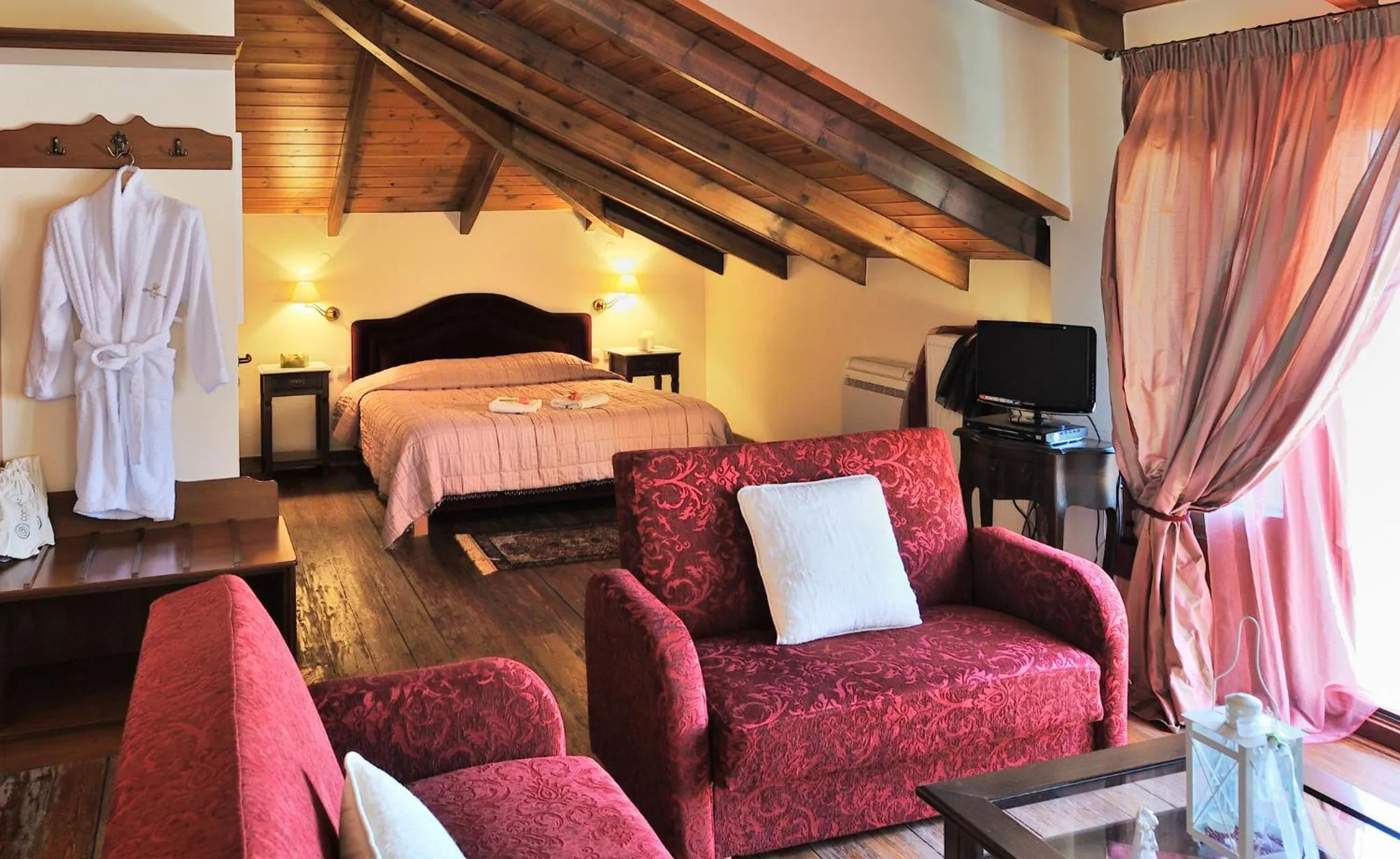 Photo of the whole room, Bed in Konitsa Mountain Hotel