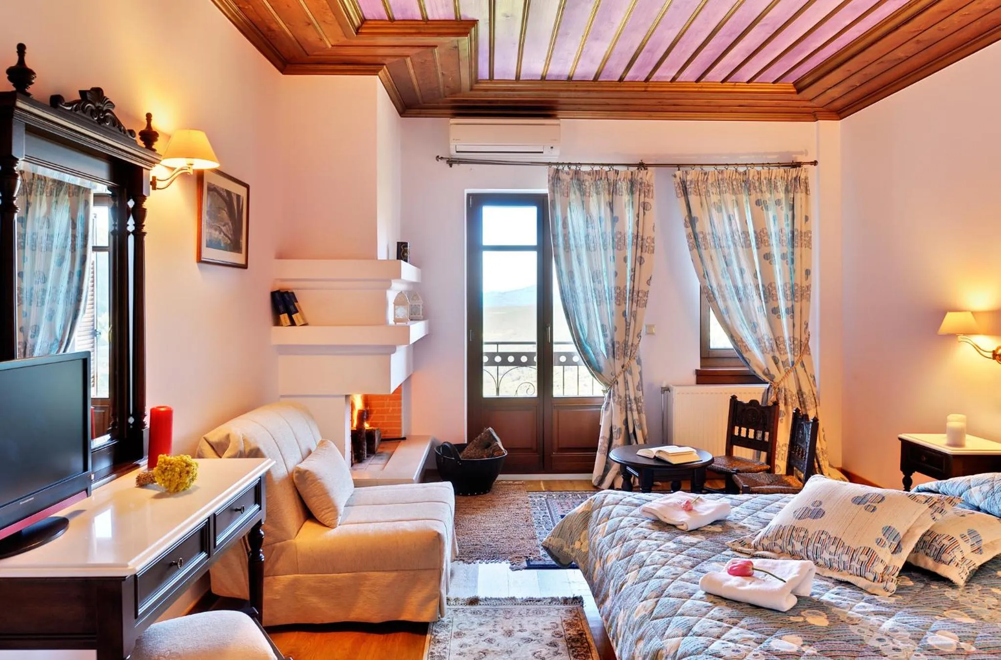 Photo of the whole room, Bed in Konitsa Mountain Hotel