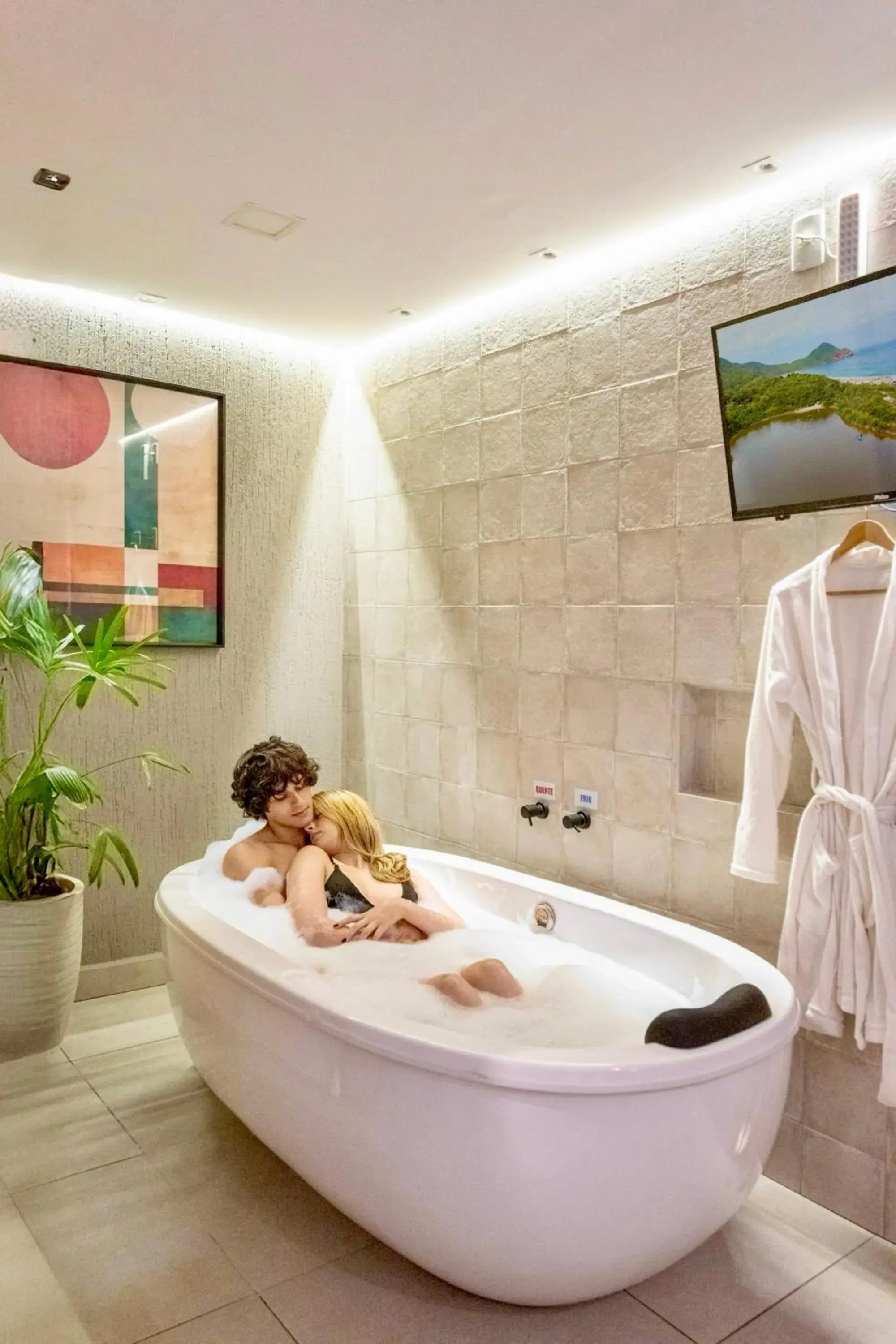 Queen Suite with Spa Bath in Pousada Rosa Karioka - Praia do Rosa Queen Suite with Spa Bath in Pousada Rosa Karioka - Praia do Rosa