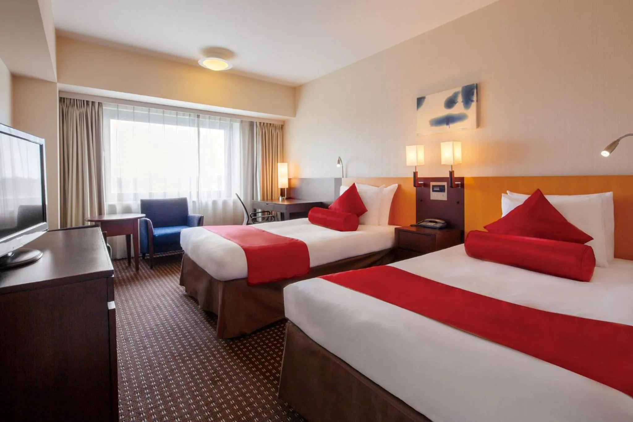 Photo of the whole room, Bed in ANA Crowne Plaza Narita by IHG