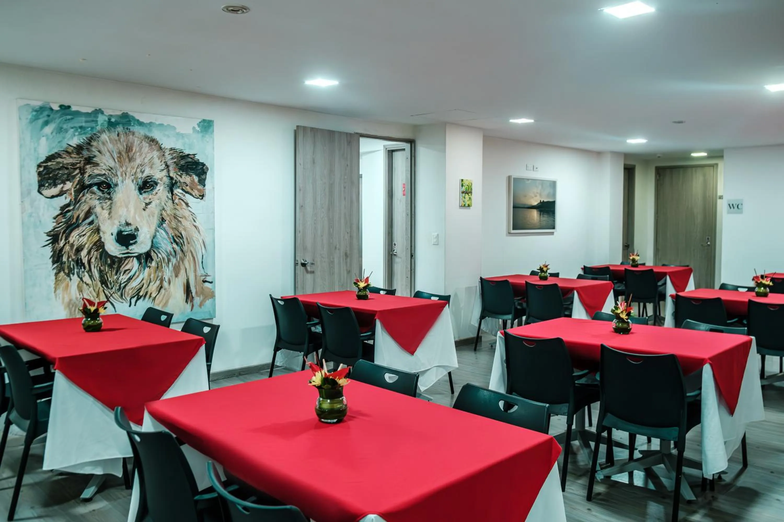 Restaurant/places to eat in Hotel Portal Del Norte