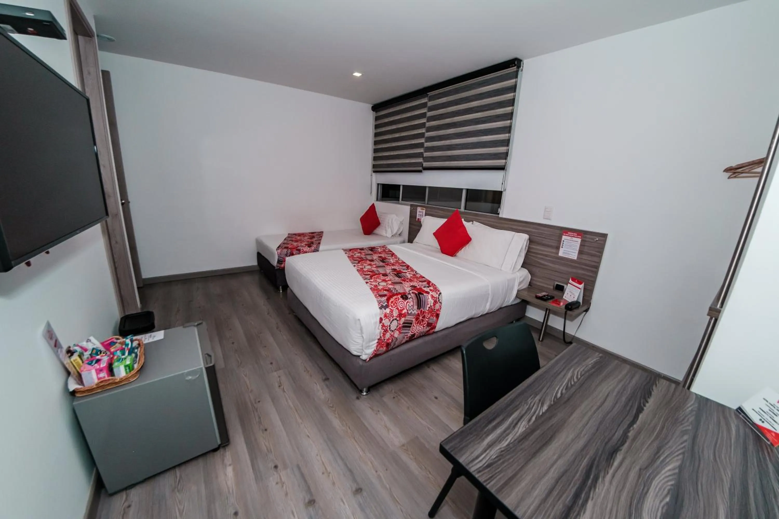 TV and multimedia, Bed in Hotel Portal Del Norte