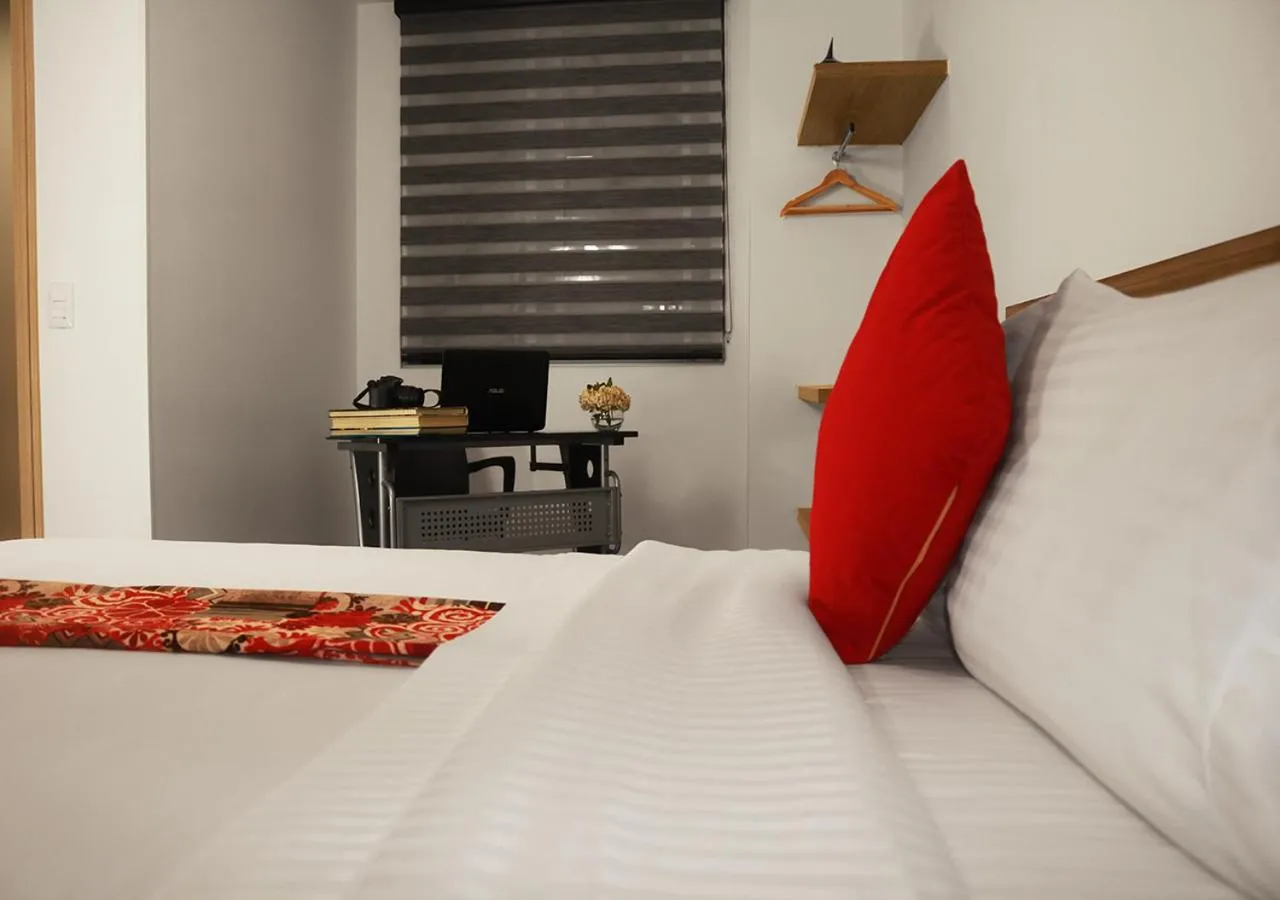 Shower, Bed in Hotel Portal Del Norte