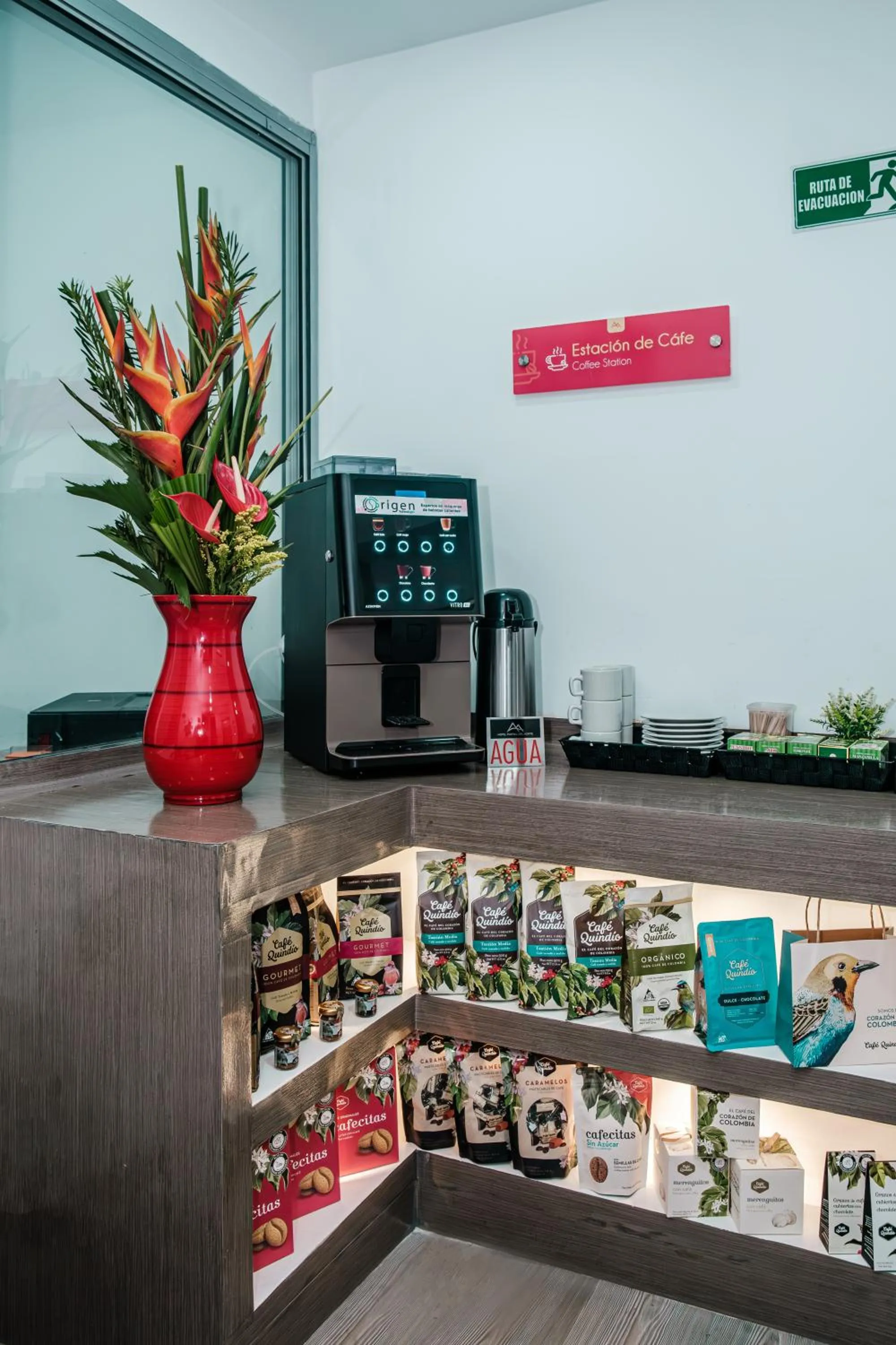 Coffee/tea facilities in Hotel Portal Del Norte