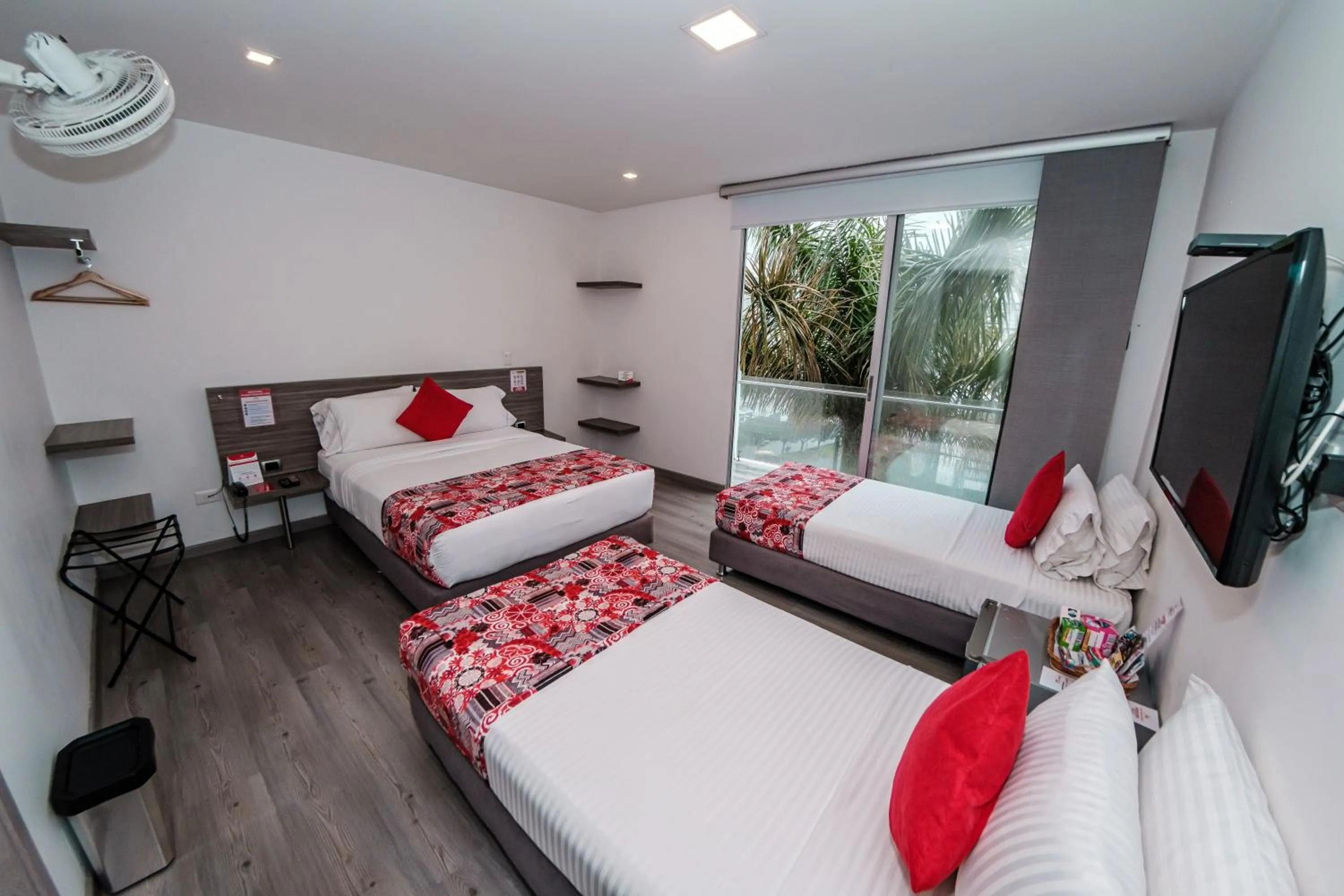 TV and multimedia, Bed in Hotel Portal Del Norte