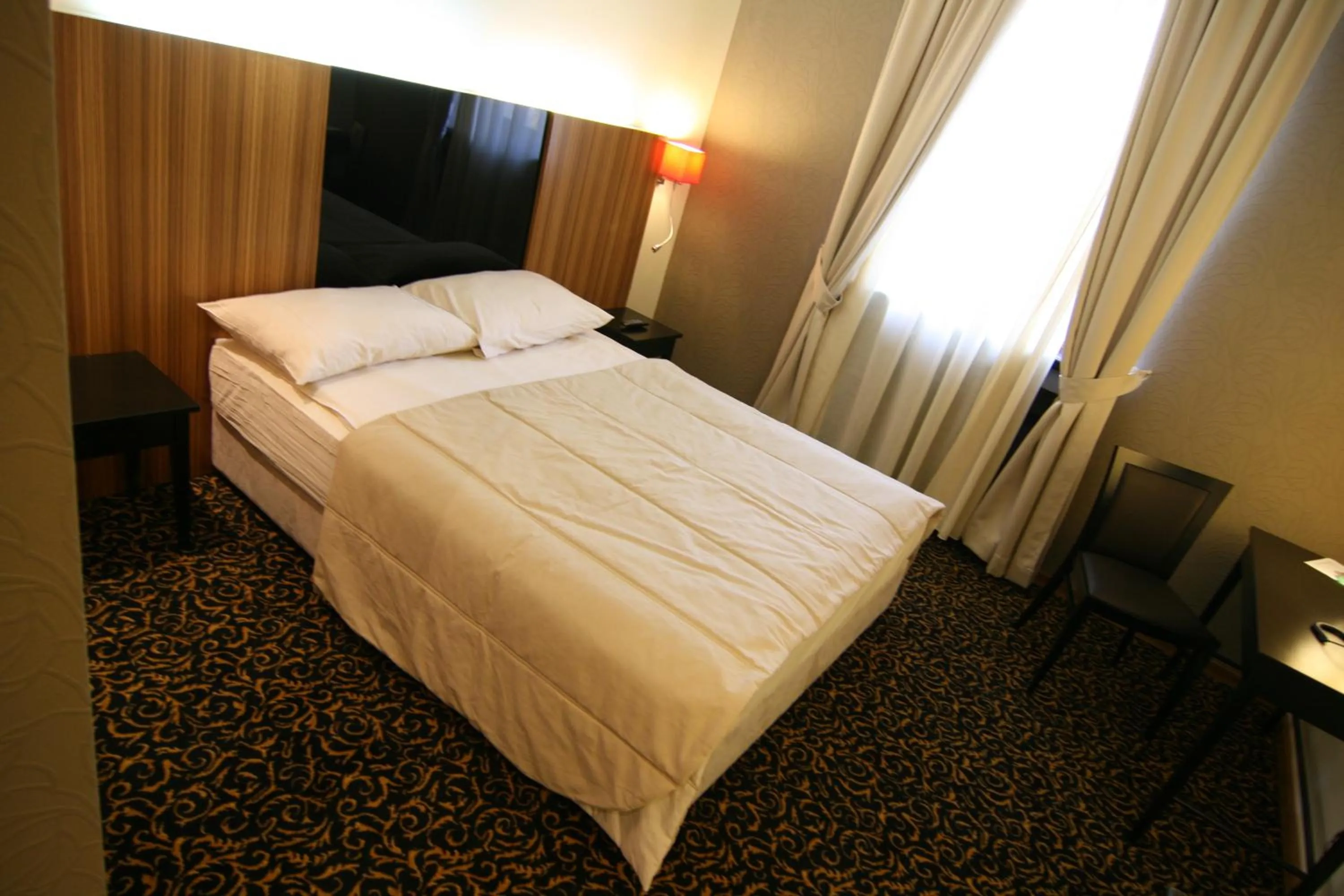 Bed in Hotel Crystal