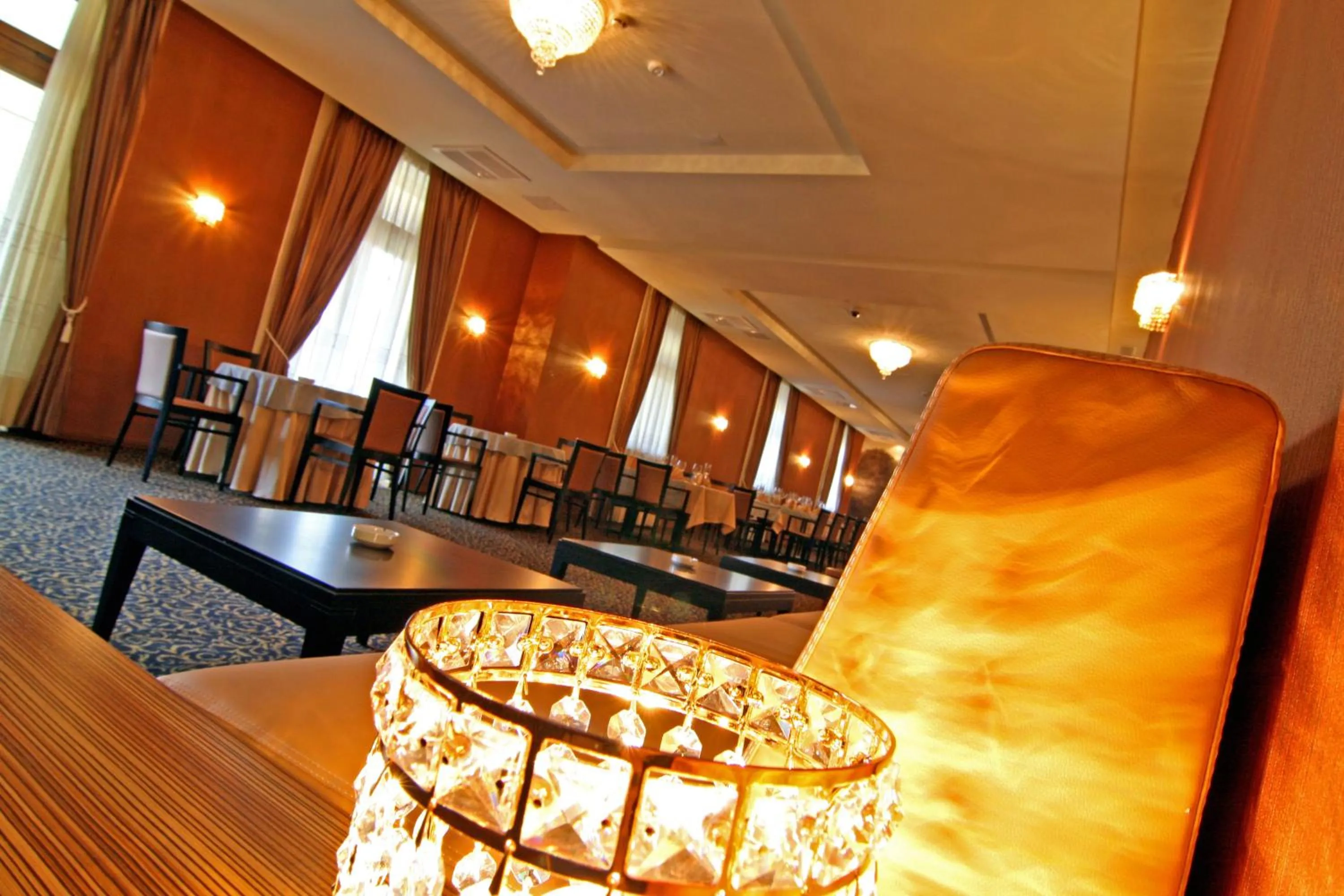 Restaurant/places to eat in Hotel Crystal