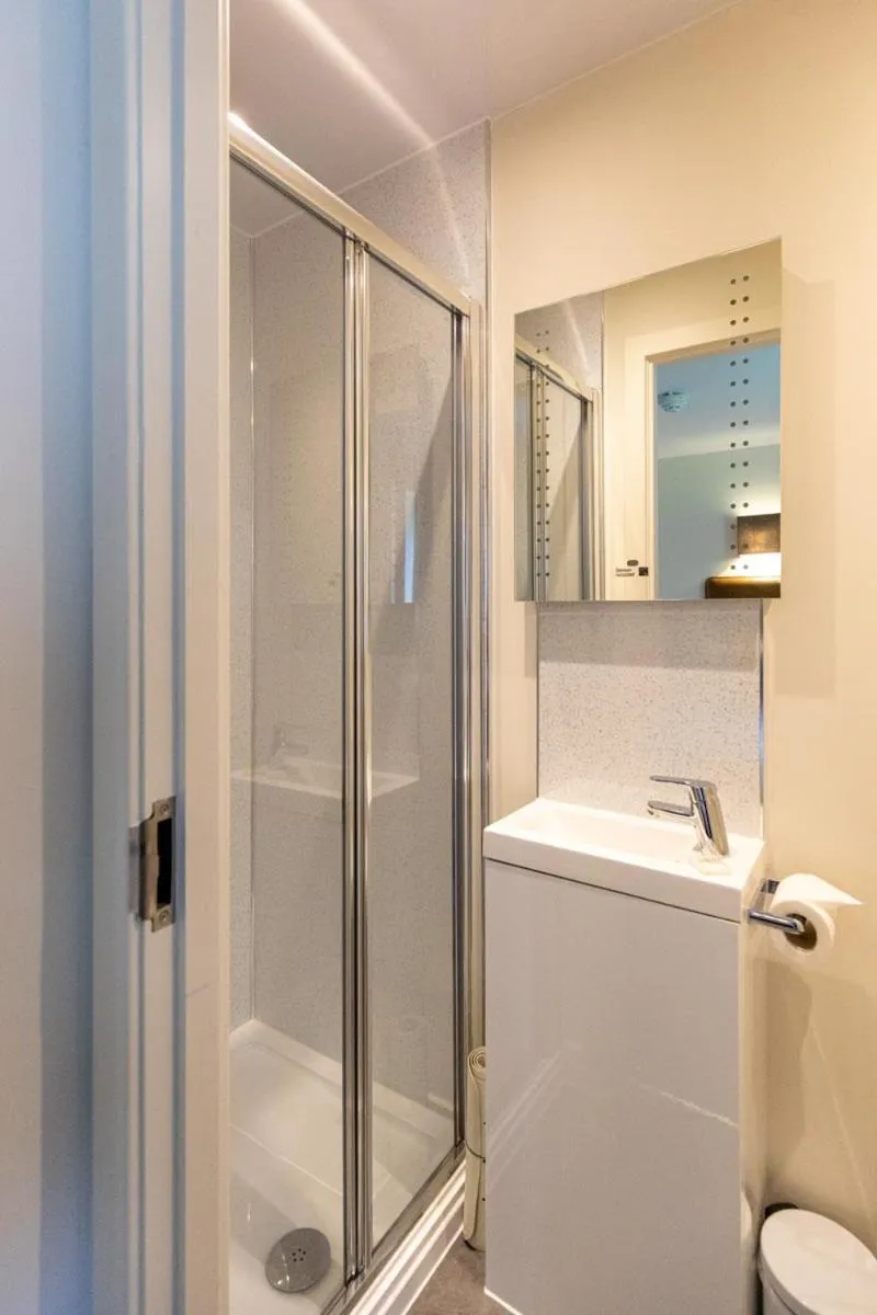 Shower in Harbour House