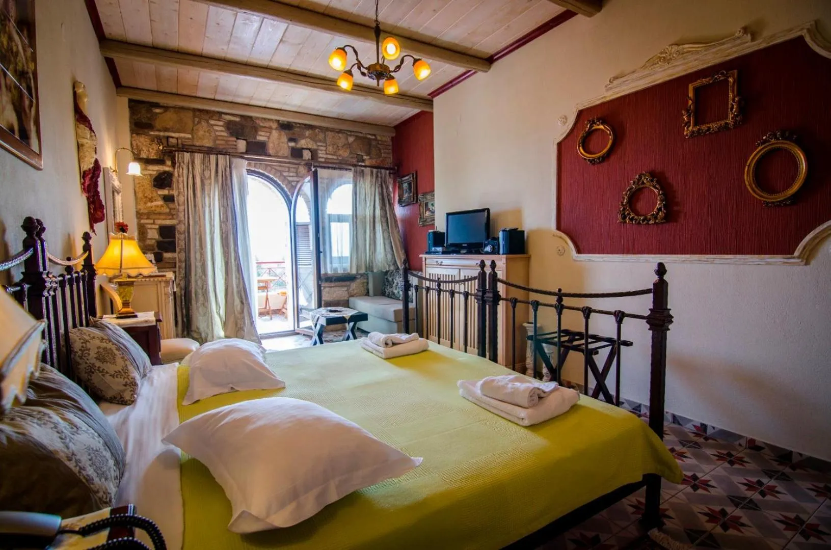 Photo of the whole room, Bed in Panorama Exclusive Suites