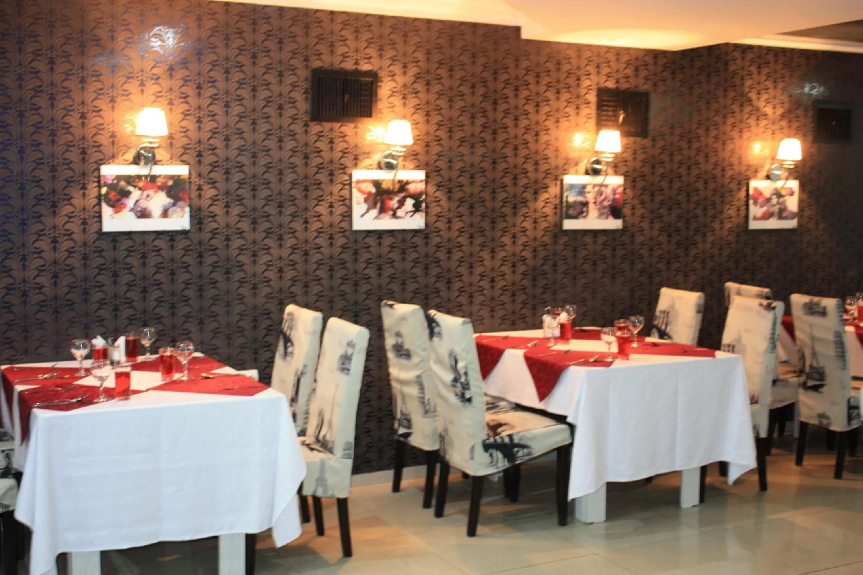Restaurant/places to eat in Europa Hotel