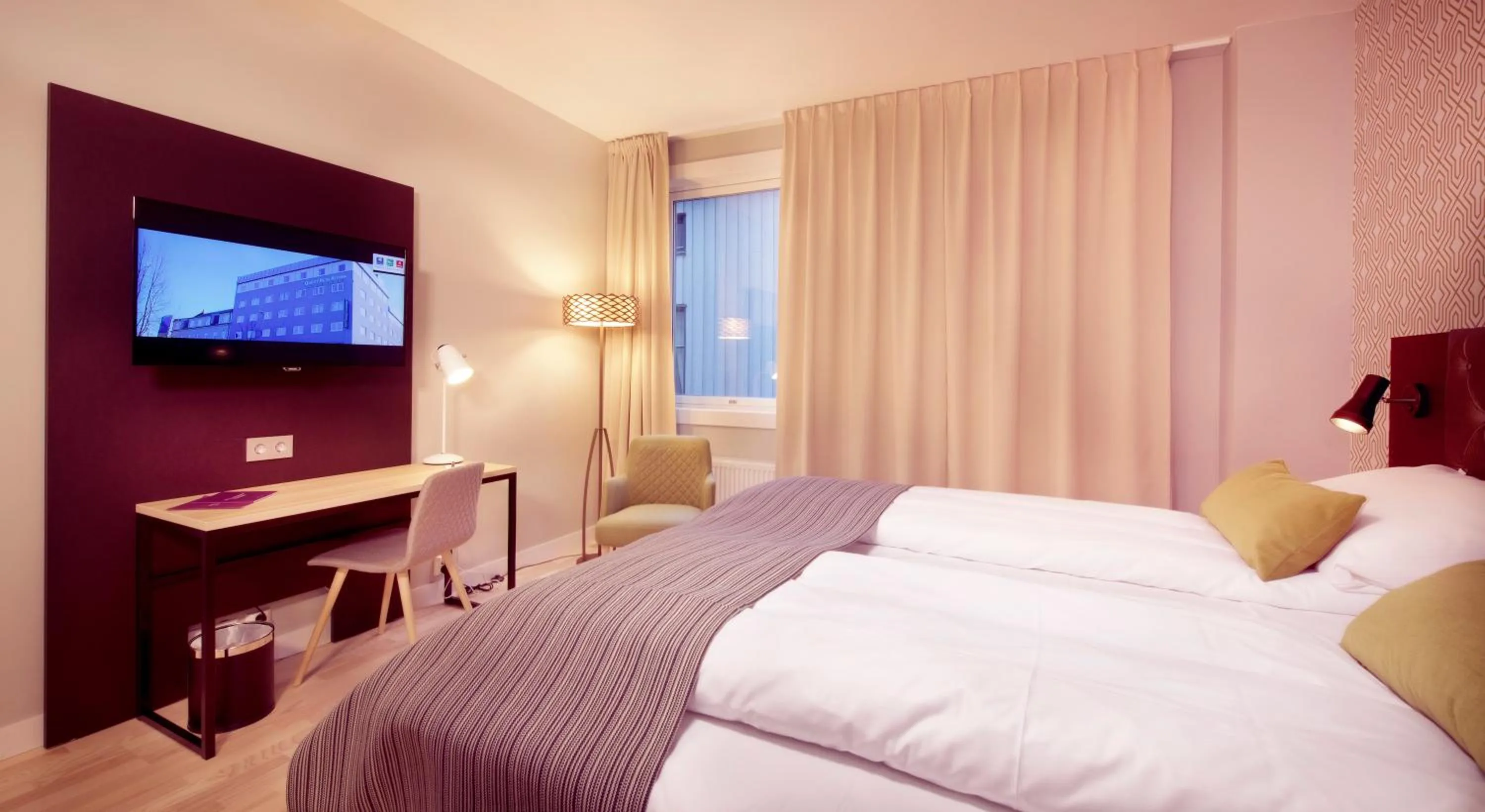 Bed in Home Hotel Astoria