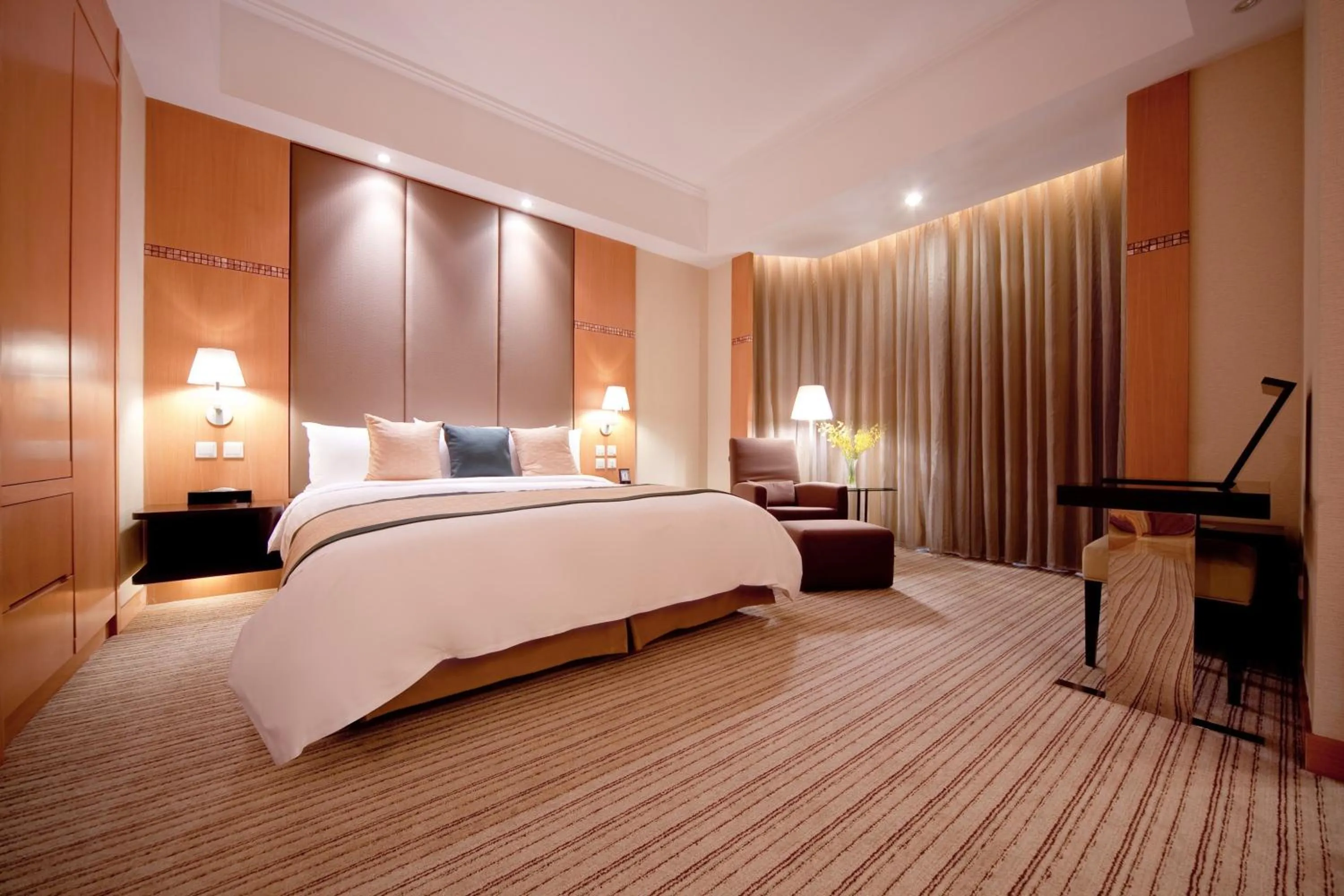Bed in New World Shunde Hotel