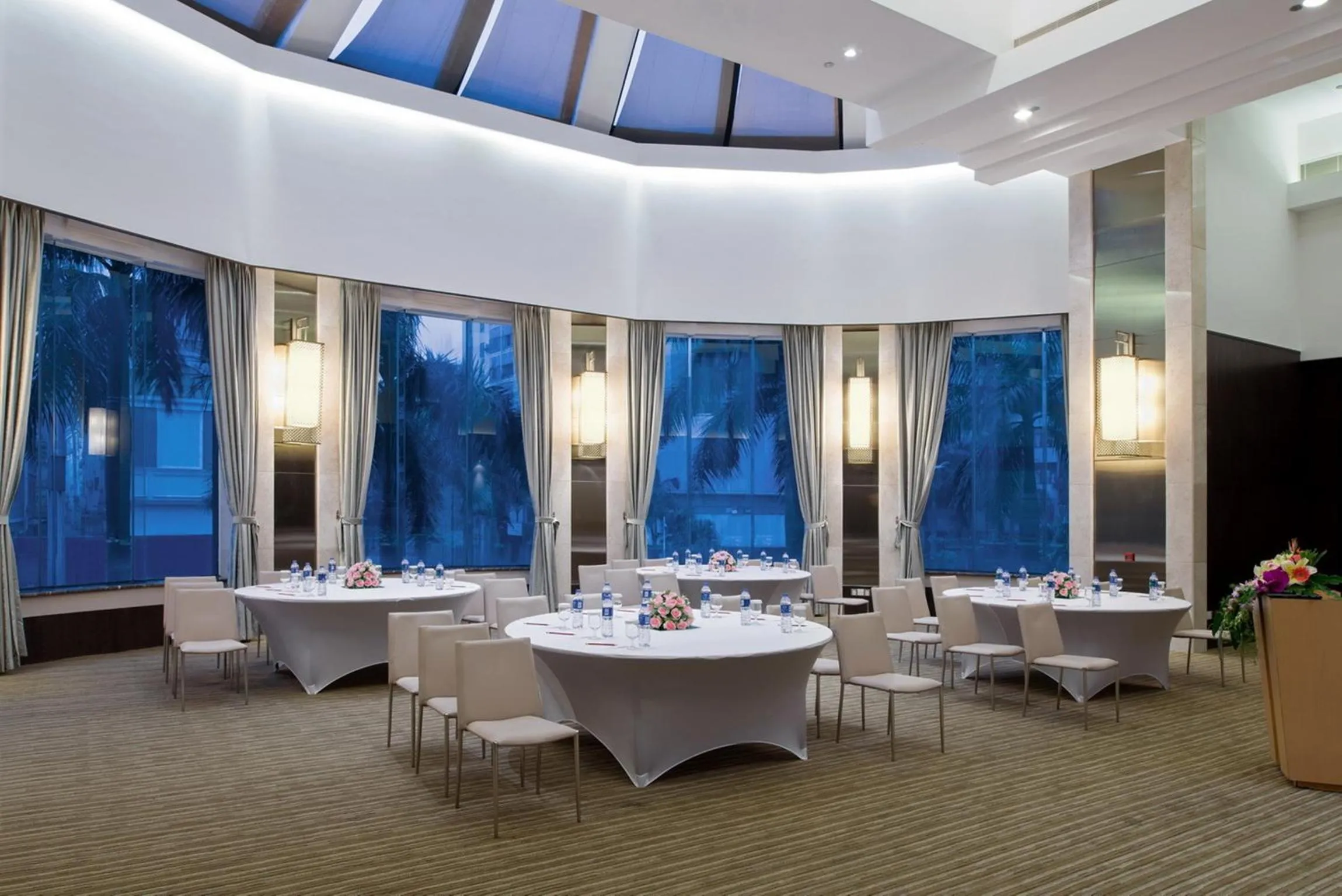 Restaurant/places to eat in New World Shunde Hotel