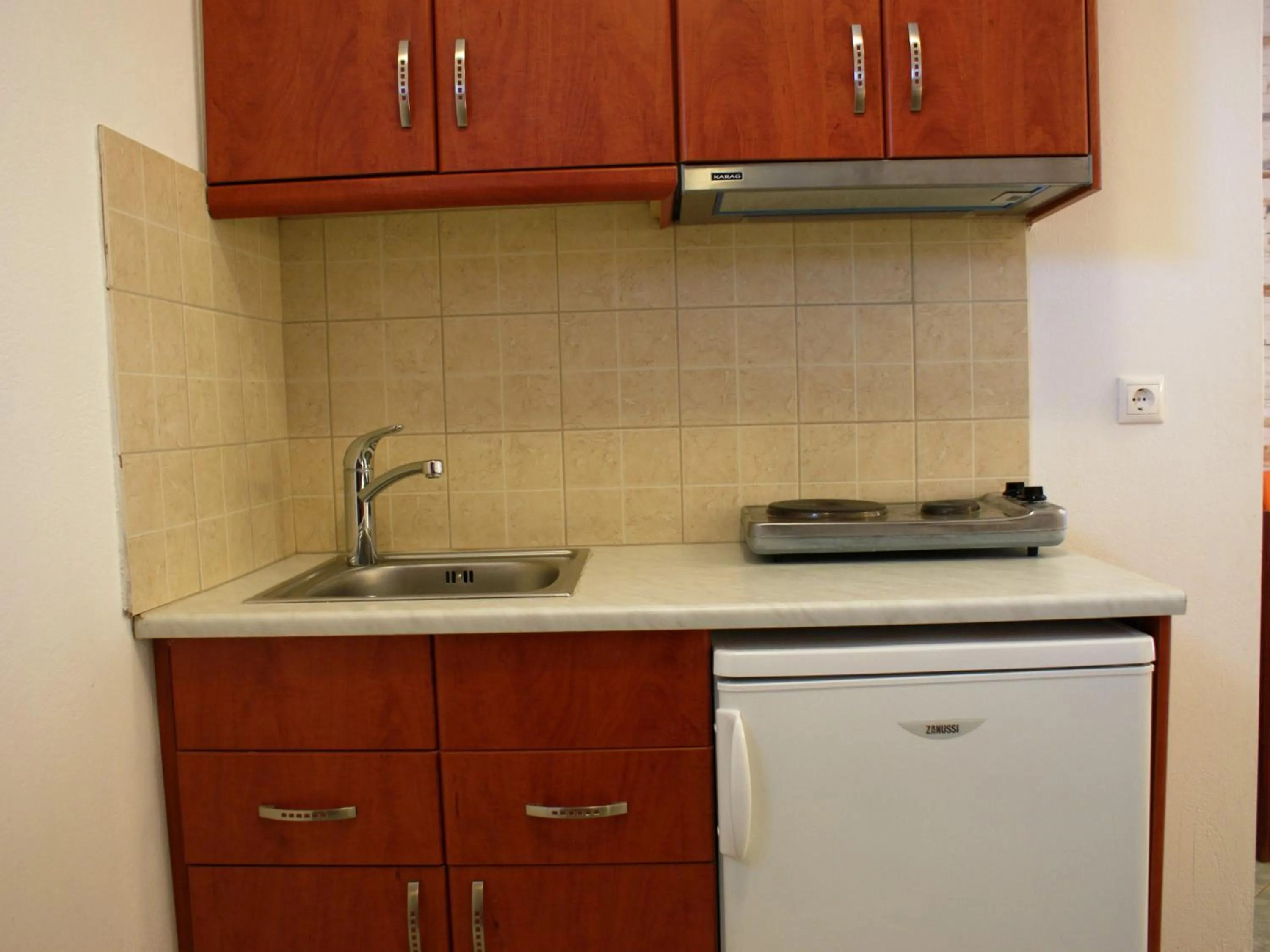 Kitchen or kitchenette in Plaka Hotel I