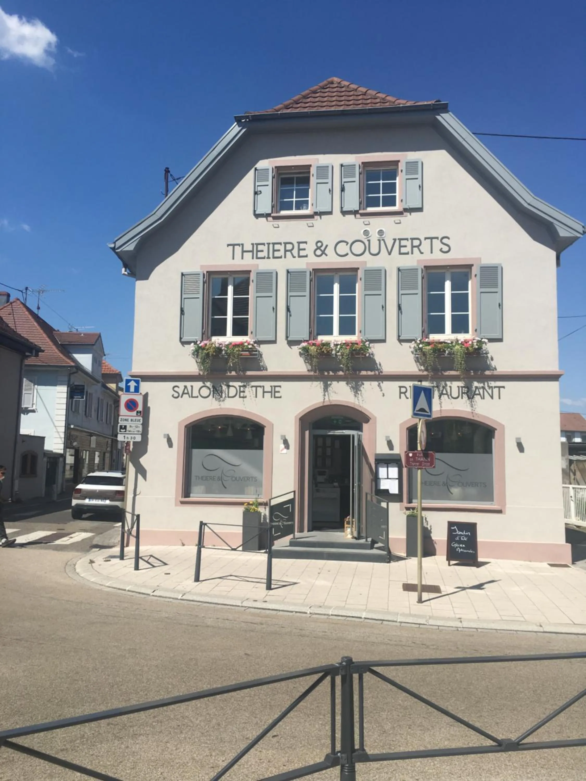 Property building in Théière & Couverts - Les Chambres