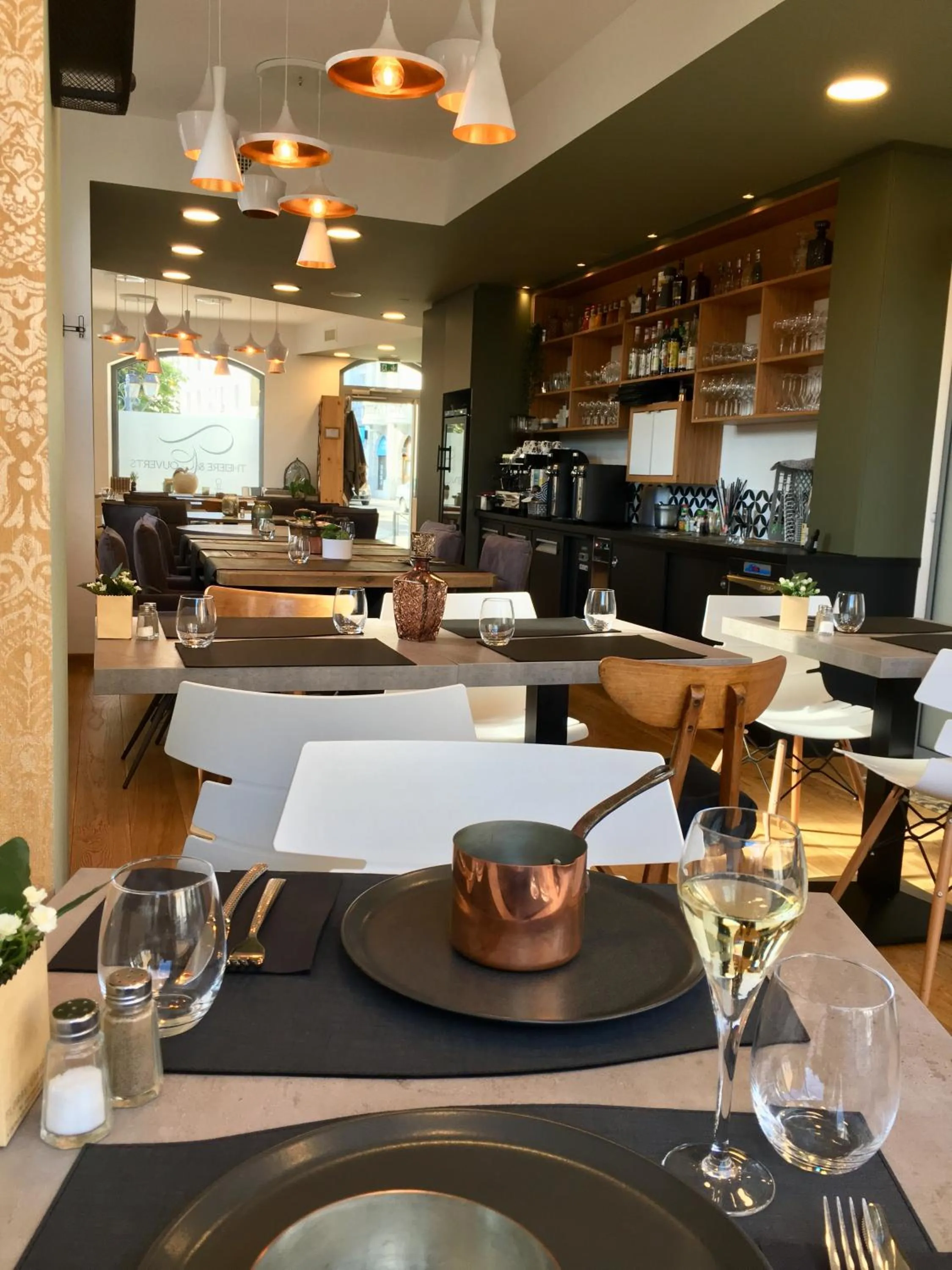 Restaurant/places to eat in Théière & Couverts - Les Chambres