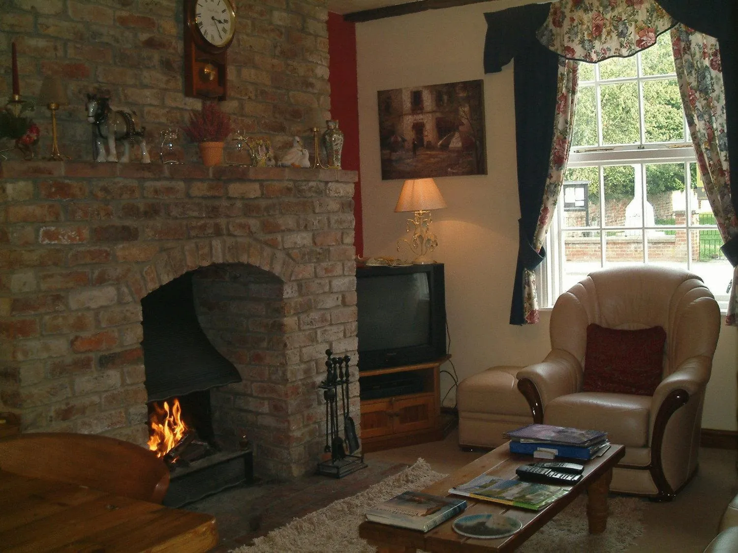 Communal lounge/ TV room in Church View B&B & Holiday Cottages