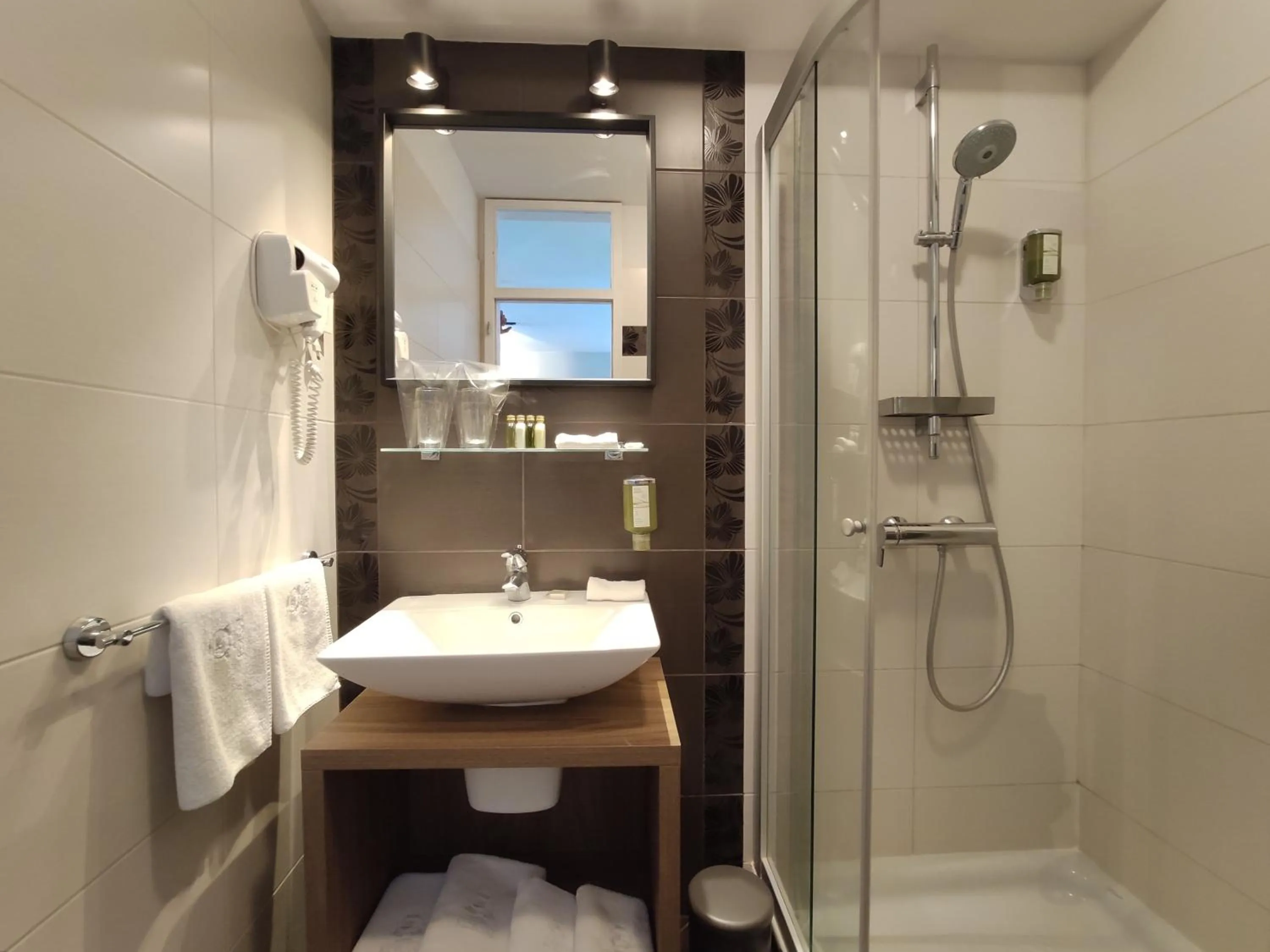 Shower in Hotel Korsal